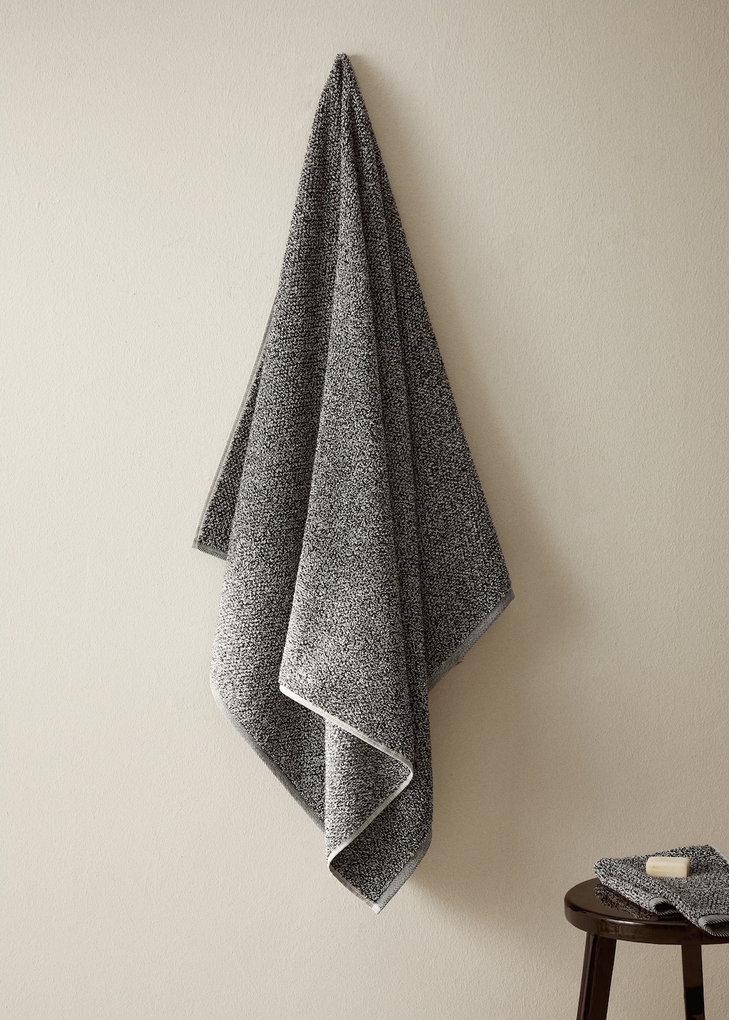 Cotton-blend two-tone bath towel