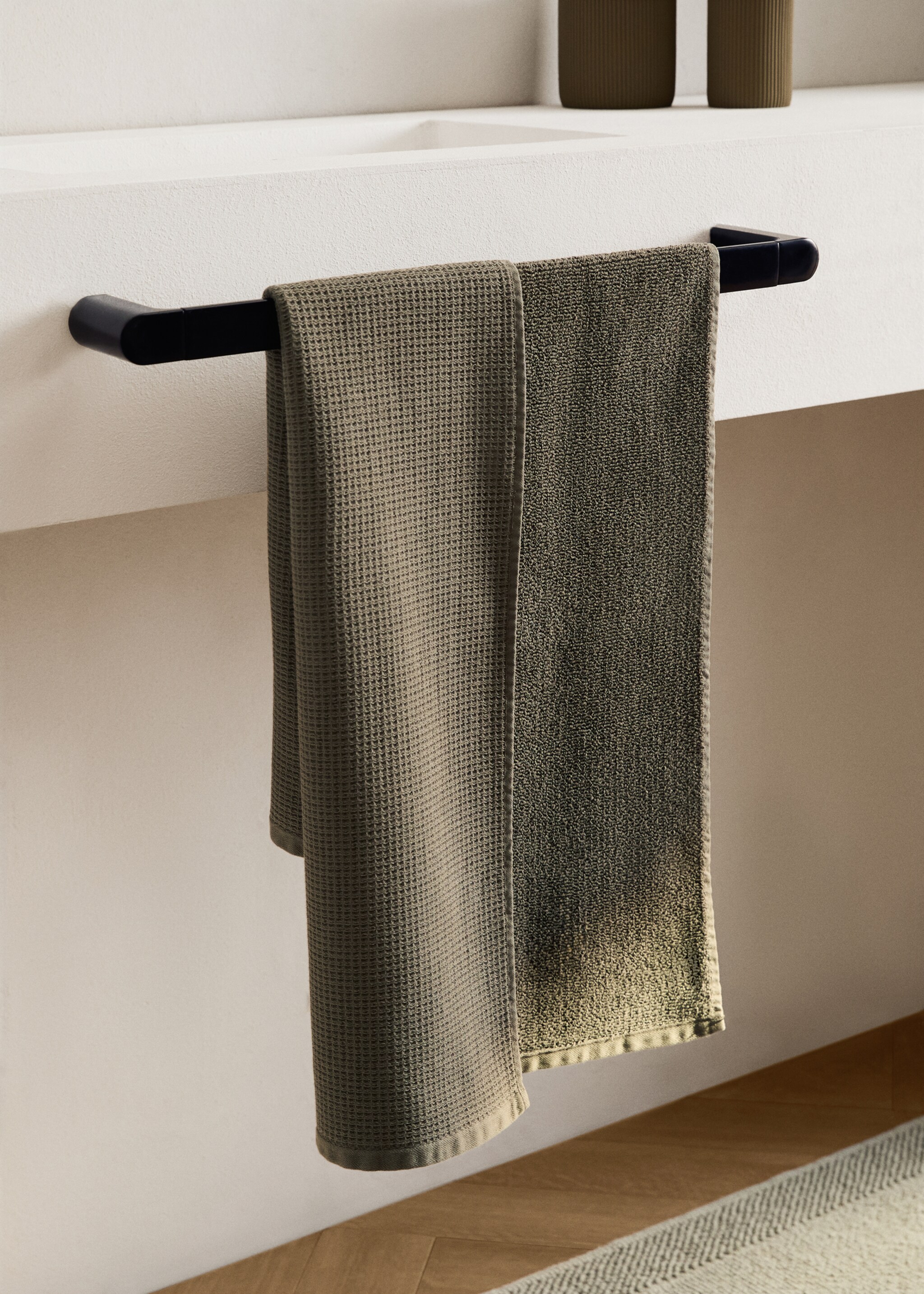 Reversible cotton washbasin towel - General plane, Olive Green. Ref: 17021600-00.