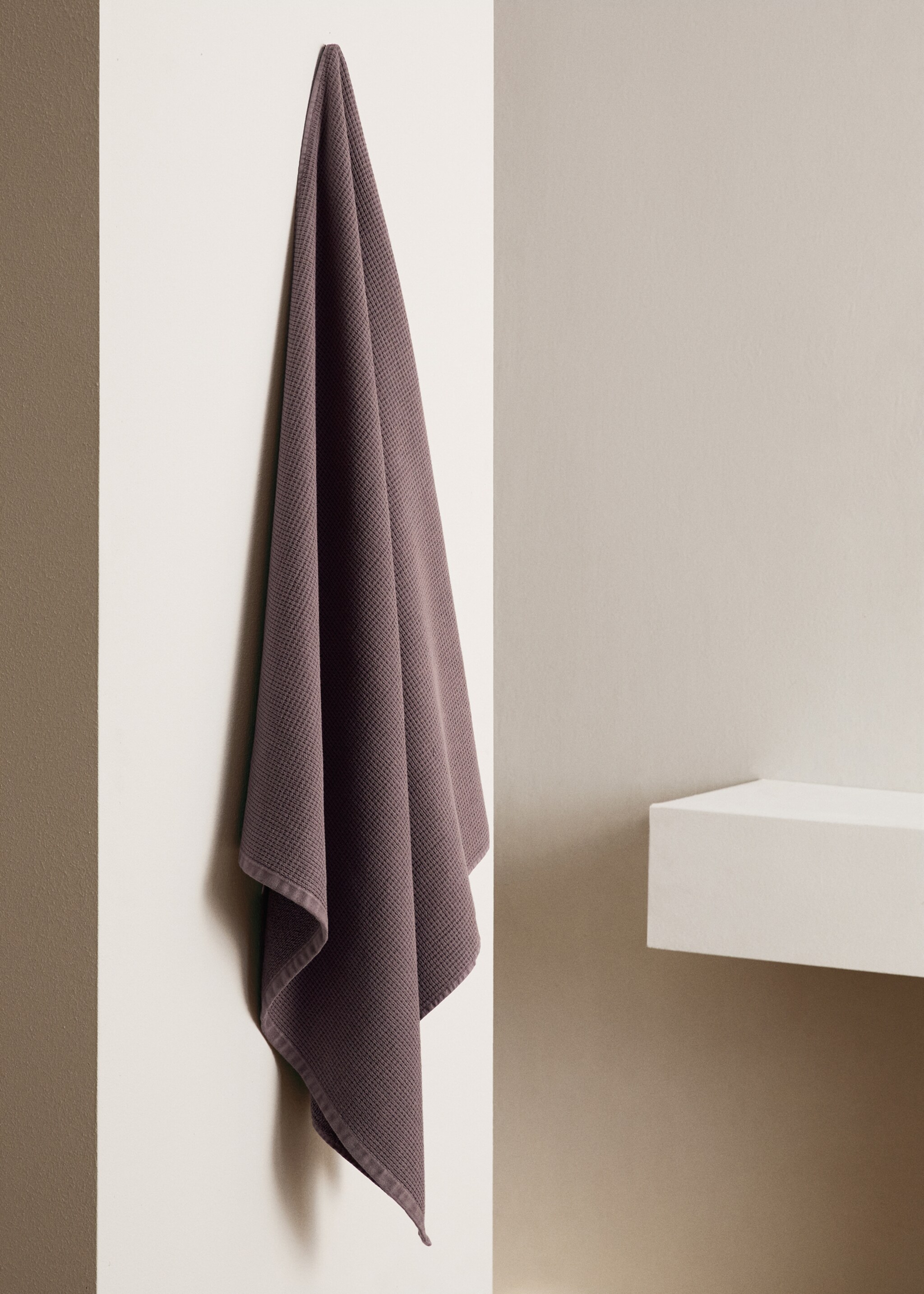 Reversible cotton bath towel - General plane, Blackberry. Ref: 17021601-00.