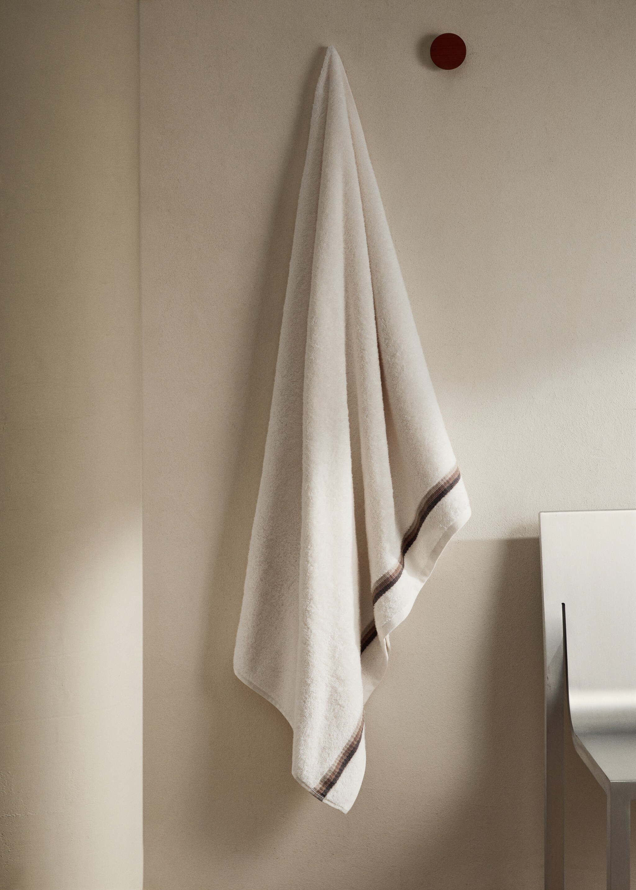 Bath towel with striped trim - General plane, Sand. Ref: 17021602-00.
