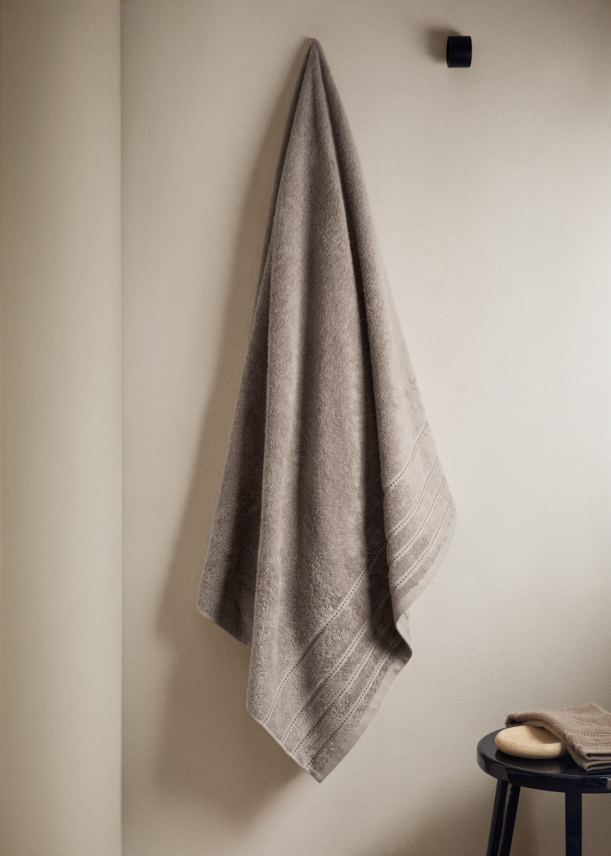 Drap de bain coton broderie points - Plan général, Marron moyen. Ref: 17021607-00.