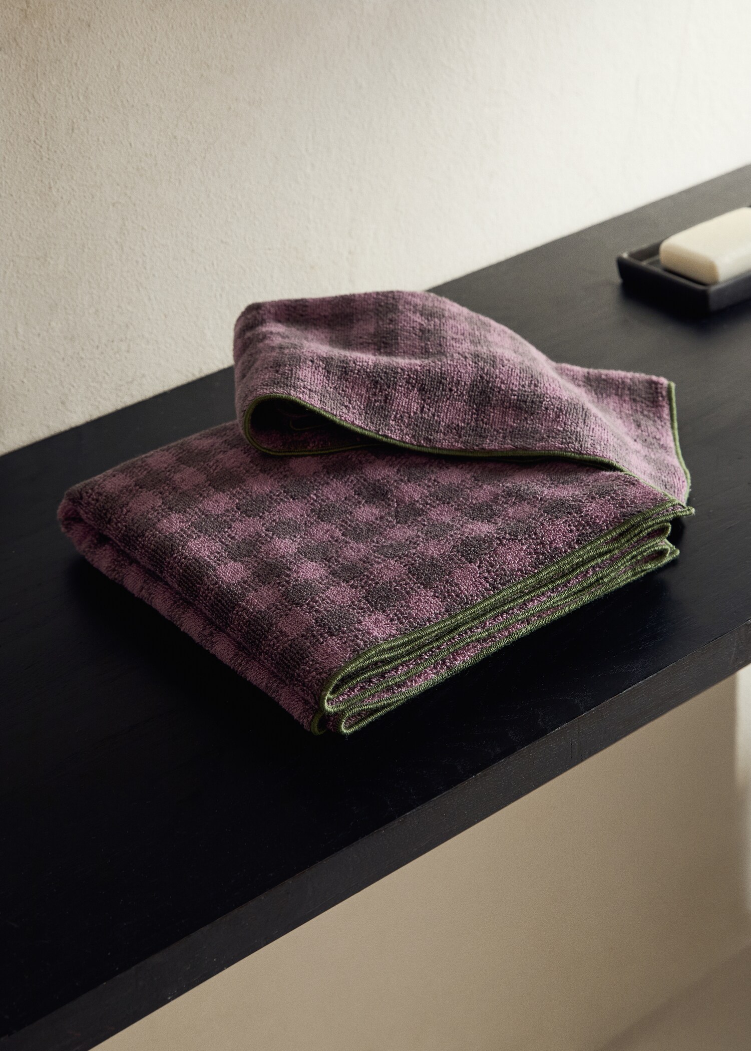 Serviette toilette coton à carreaux overlock - Plan général
