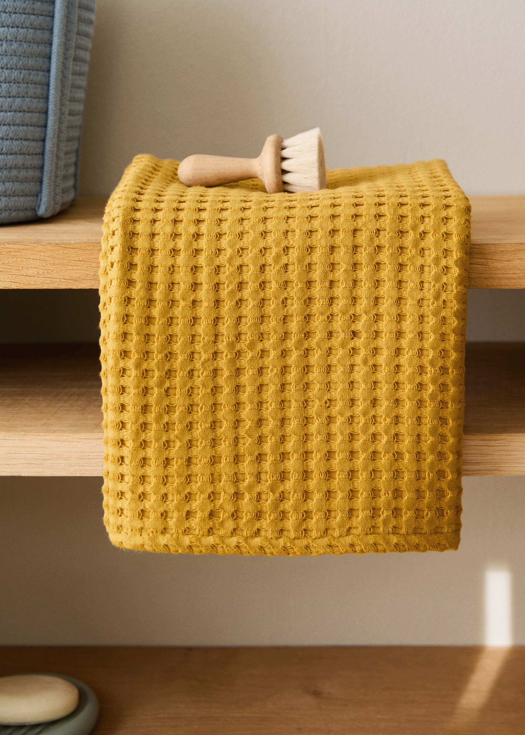 Children's waffle cotton washbasin towel - General plane, Mustard. Ref: 17021625-00.