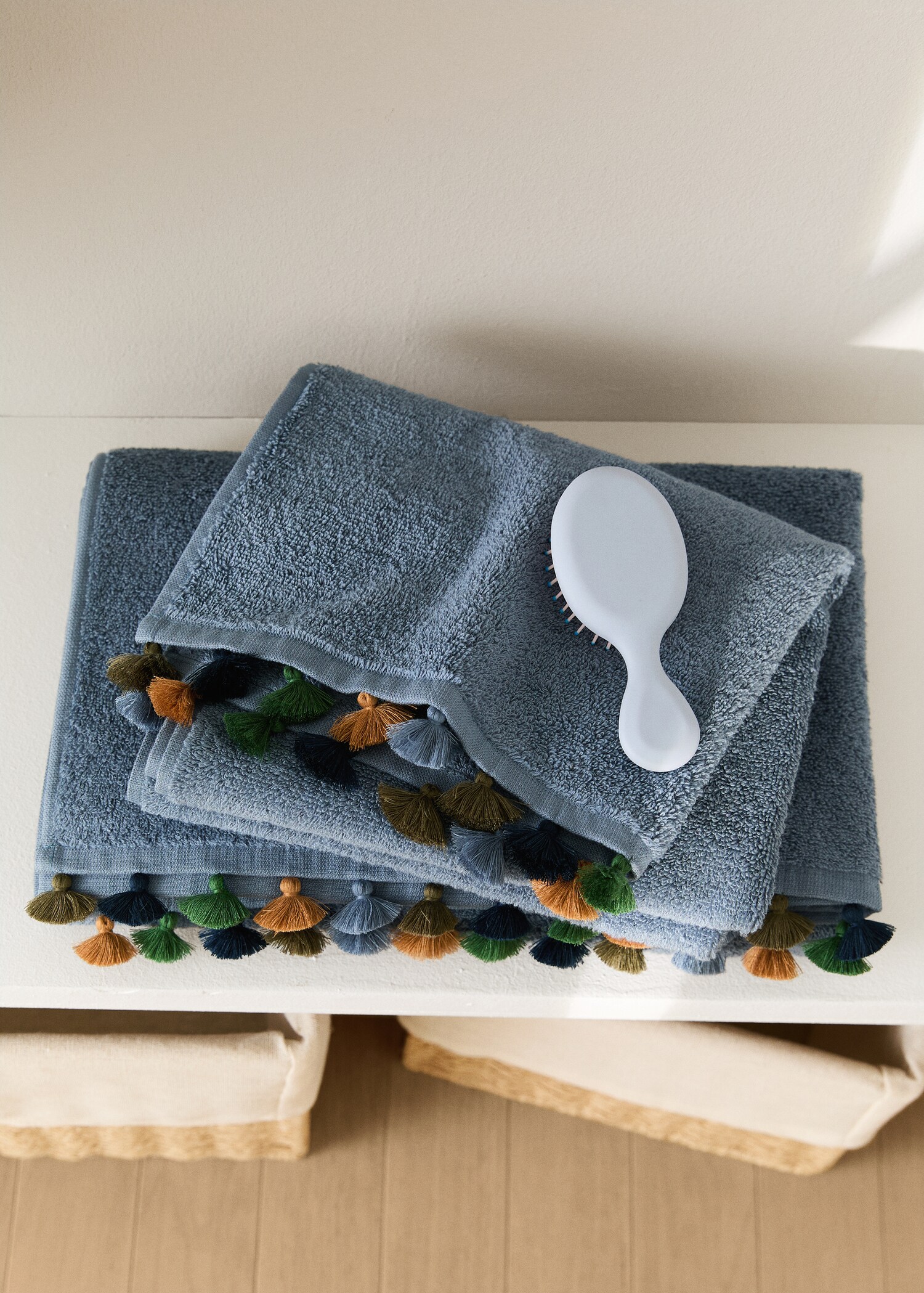 Cotton children's multi-coloured hand towel with pompoms - General plane