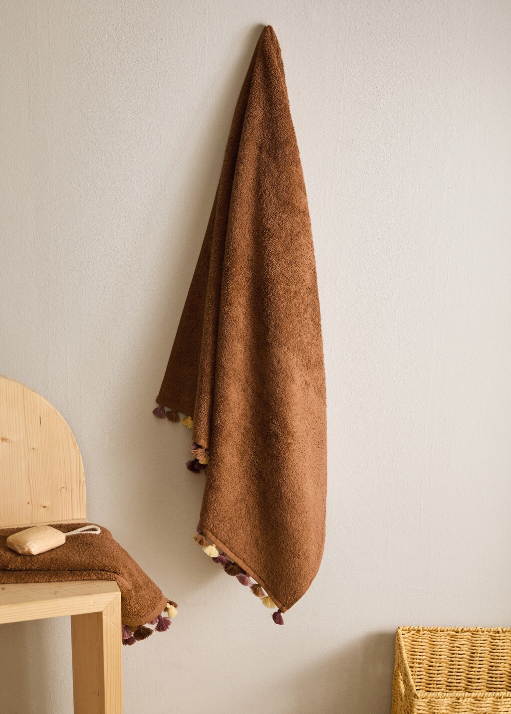 Children's cotton bath towel with multi-colored pom-poms