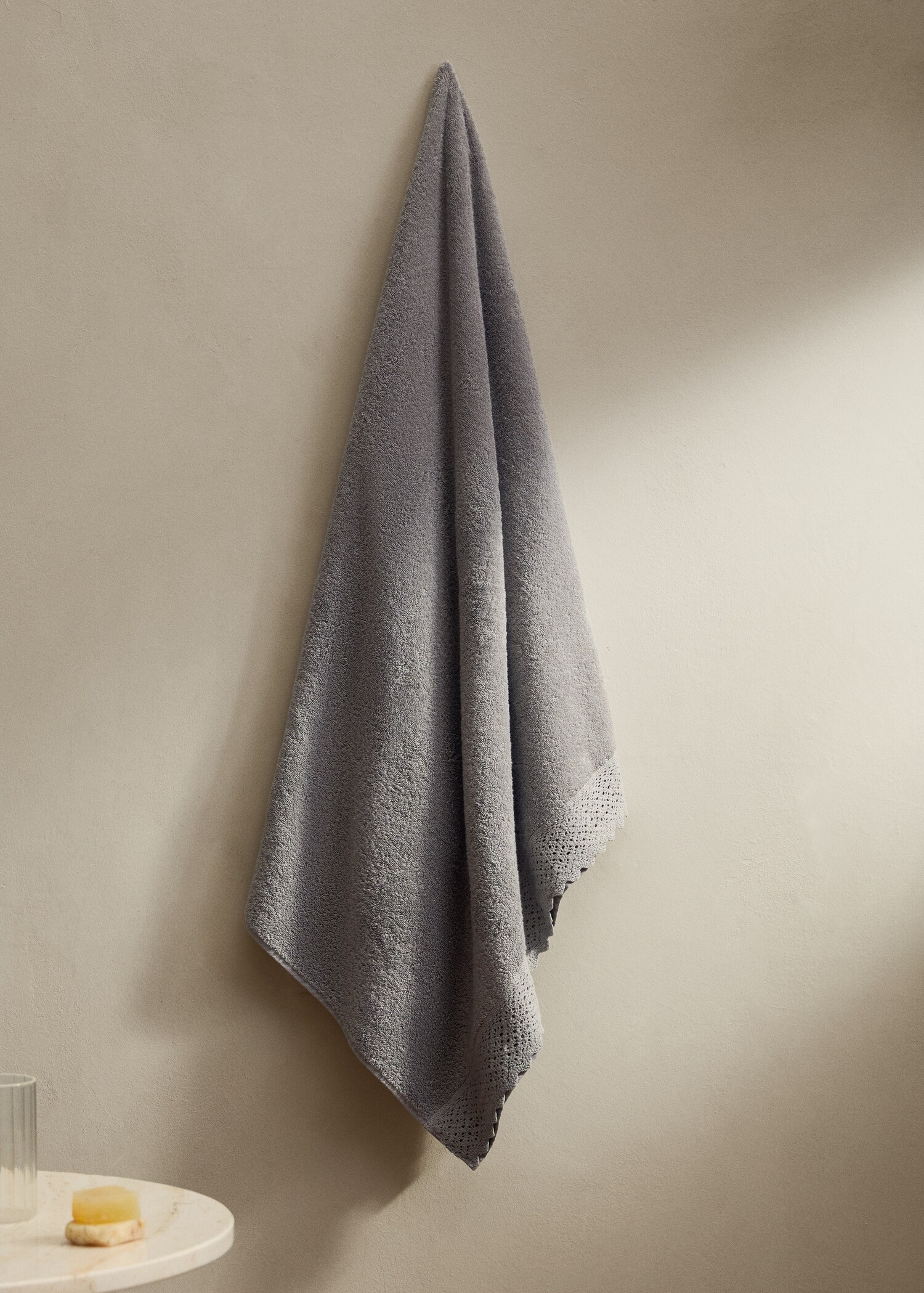 100% cotton bath towel with lace trim - General plane