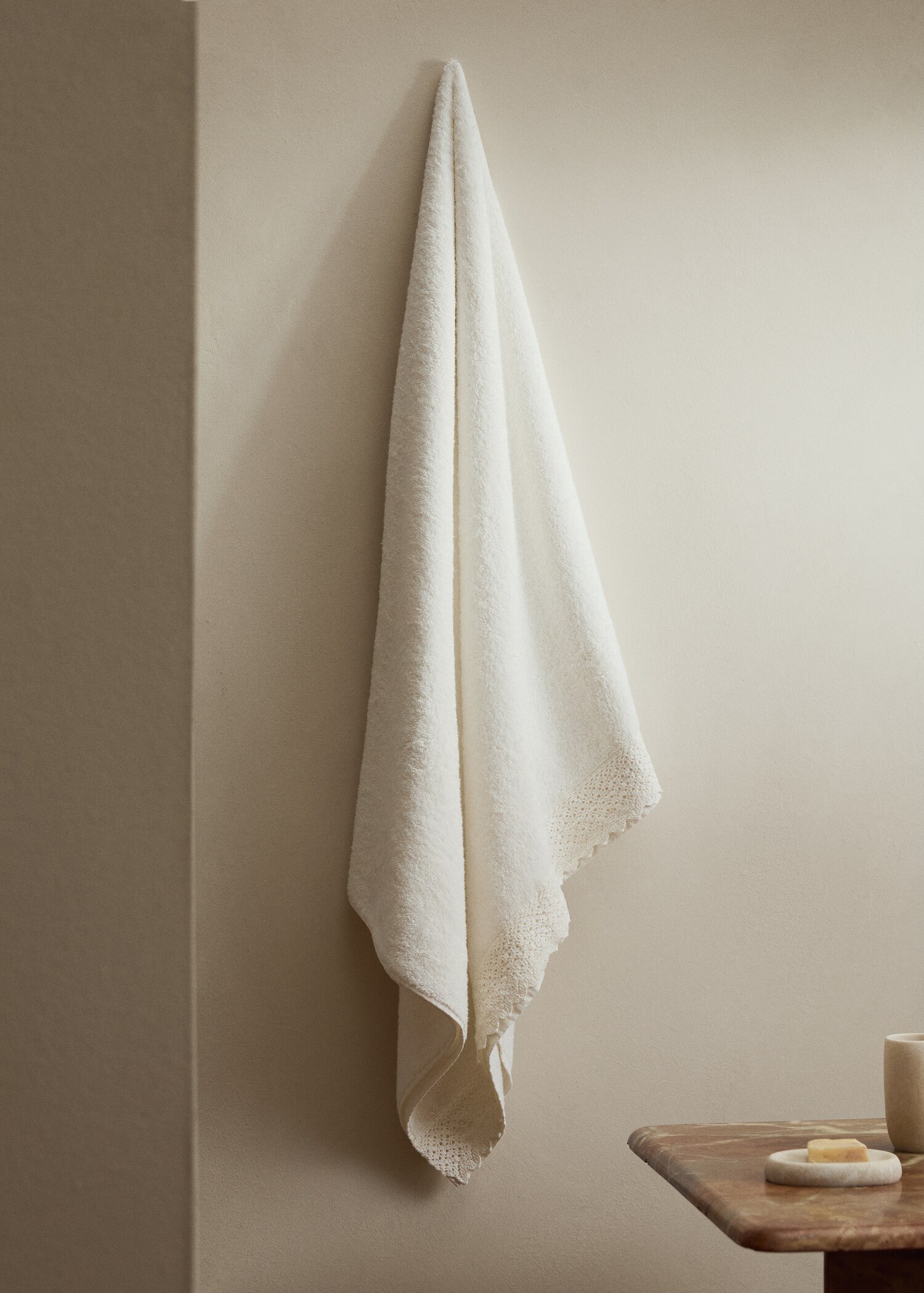 100% cotton bath towel with lace trim - General plane