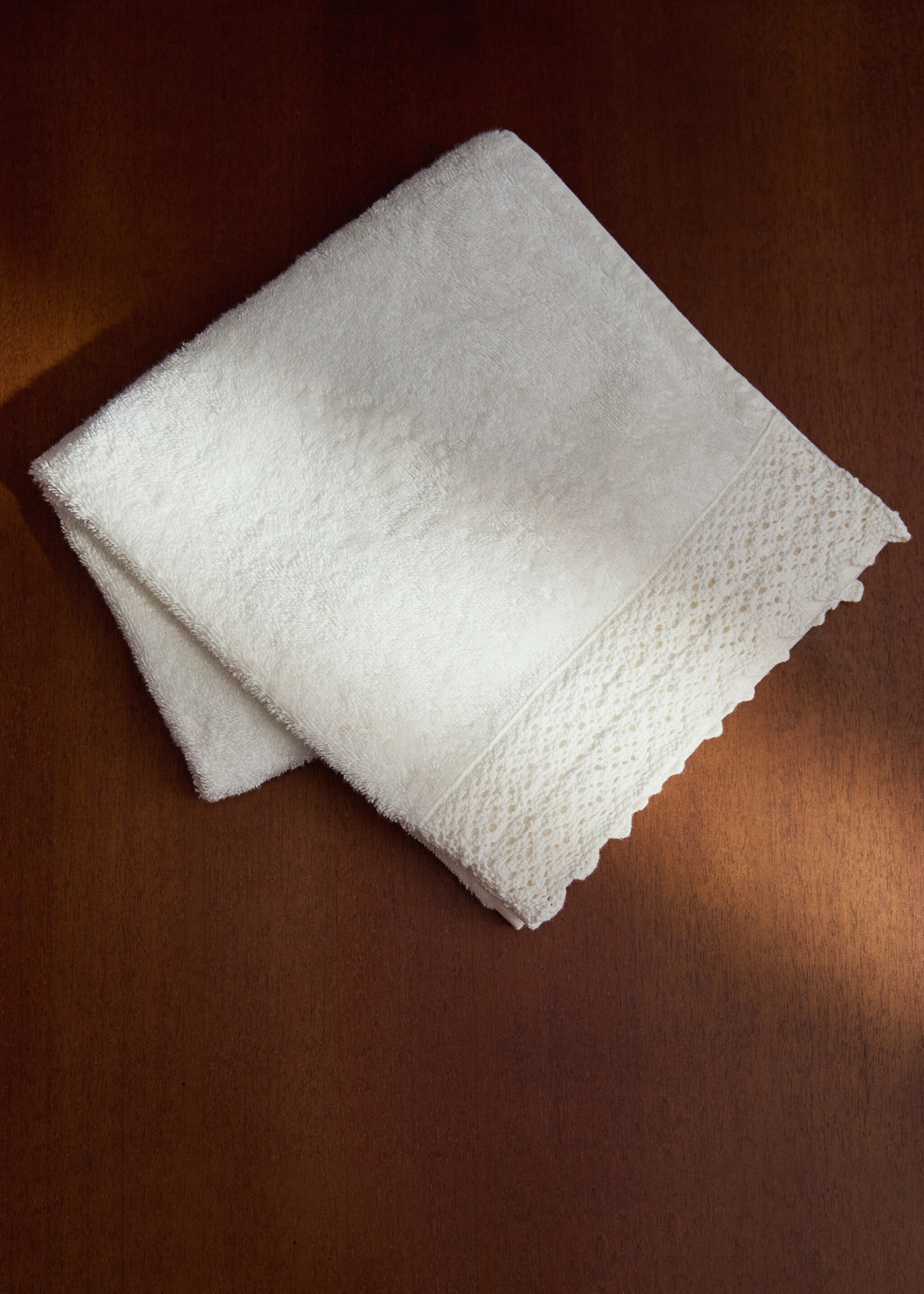 Serviette toilette 100 % coton et dentelle - Plan général, Gris chiné clair. Ref: 17021636-00.