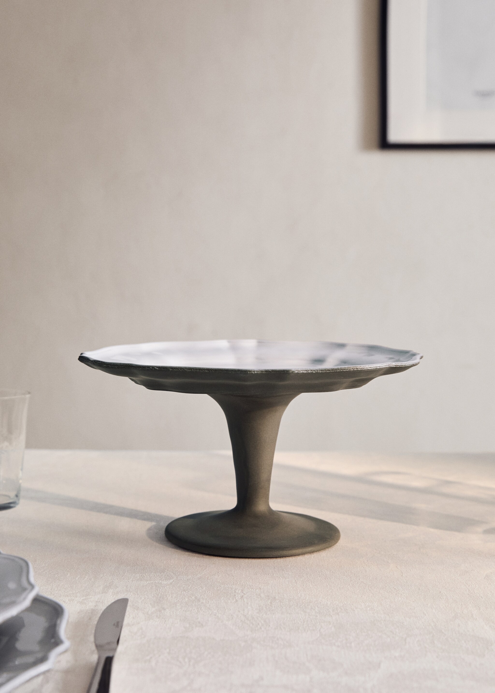 Recycled stoneware cake stand - General plane, Light/Pastel Grey. Ref: 17022036-00.