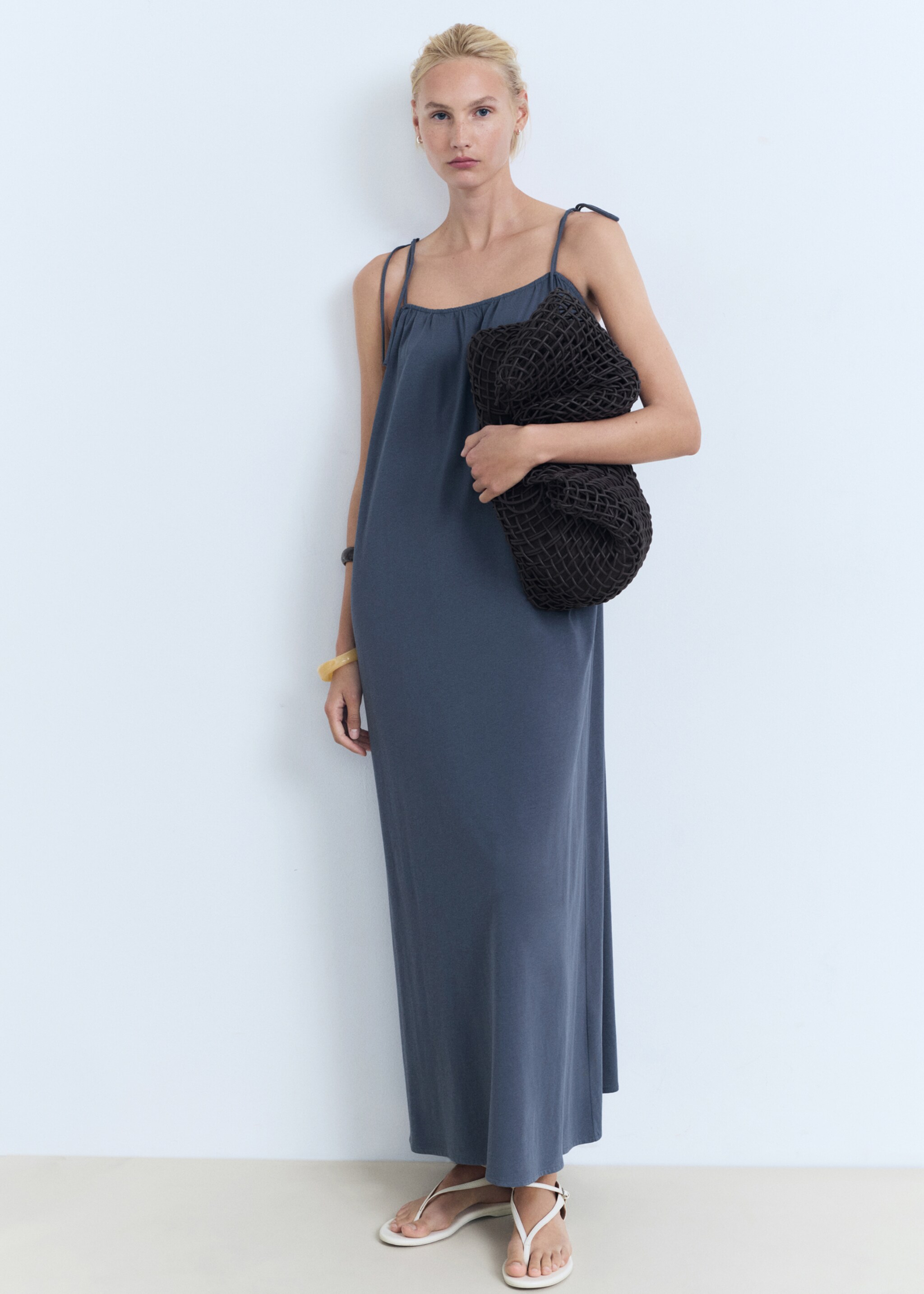 Vestido de algodão com laços - Plano geral