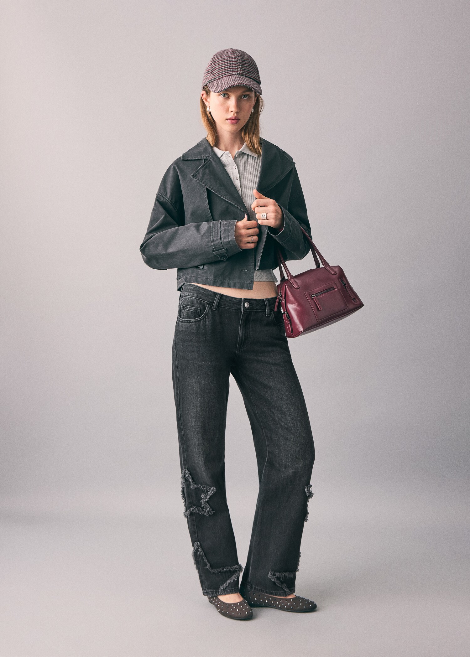 Gerade geschnittene Jeans mit Sternenstickerei - Allgemeine Ansicht