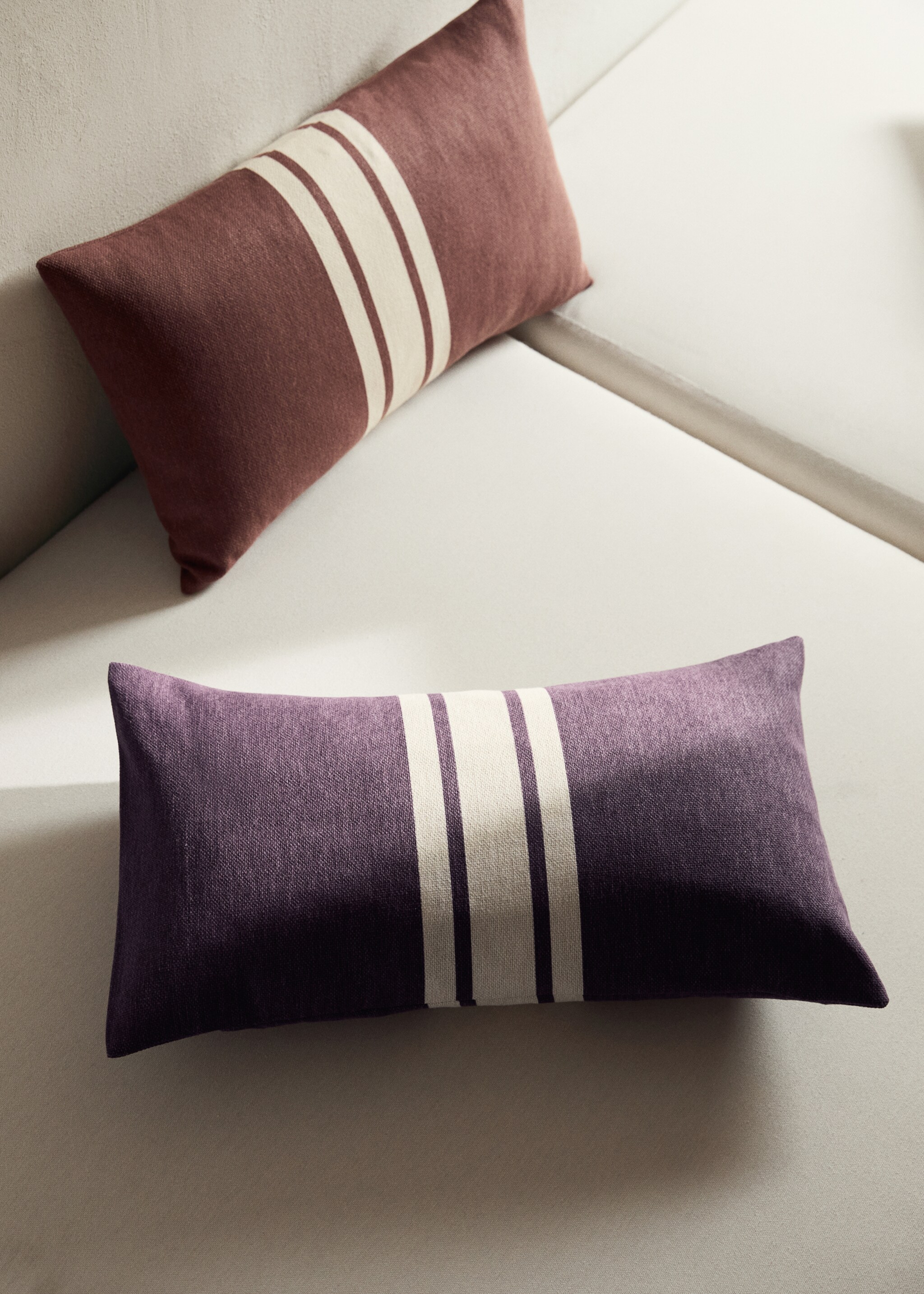 Cotton cushion cover with printed stripes 30x50 cm - General plane, Dark Red. Ref: 17023313-00.
