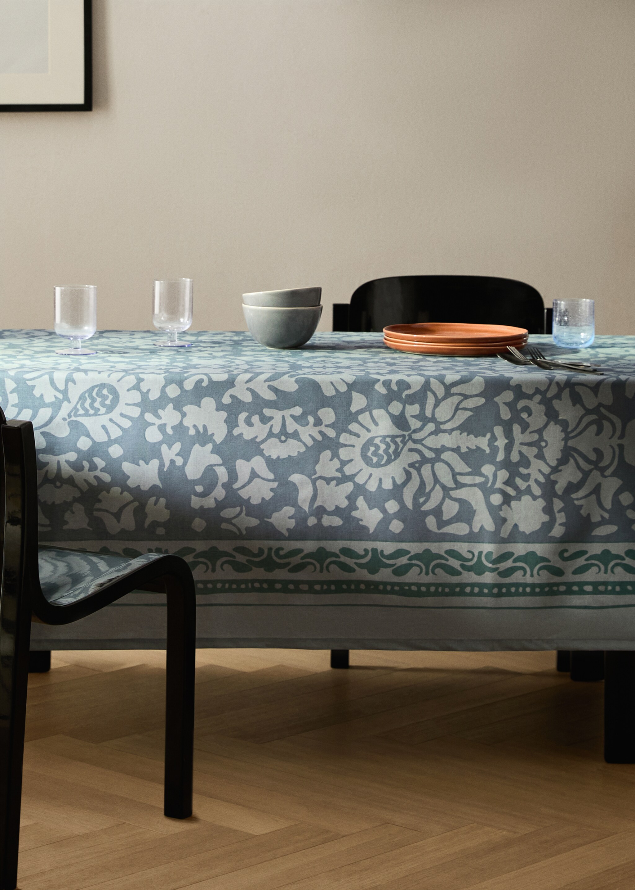 Printed canvas tablecloth 4 to 6 diners - General plane, Ink Blue. Ref: 17023328-00.