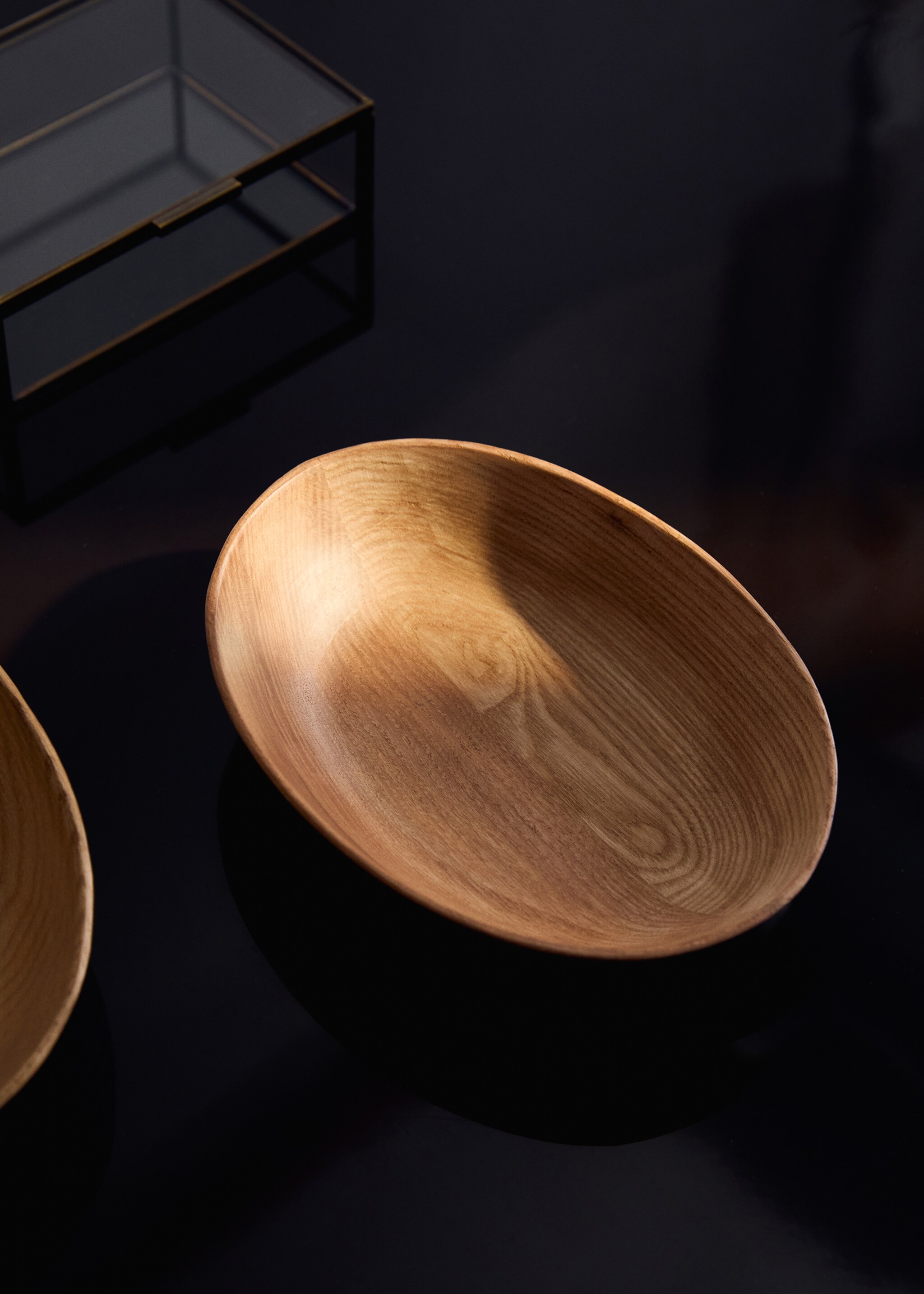 Medium wooden decorative bowl - General plane