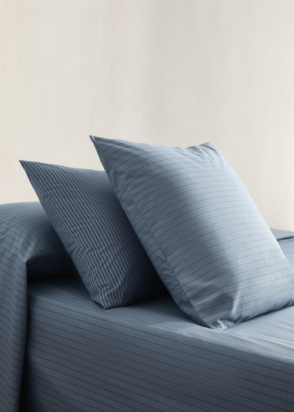 Two cotton percale striped pillowcases 50x75 cm