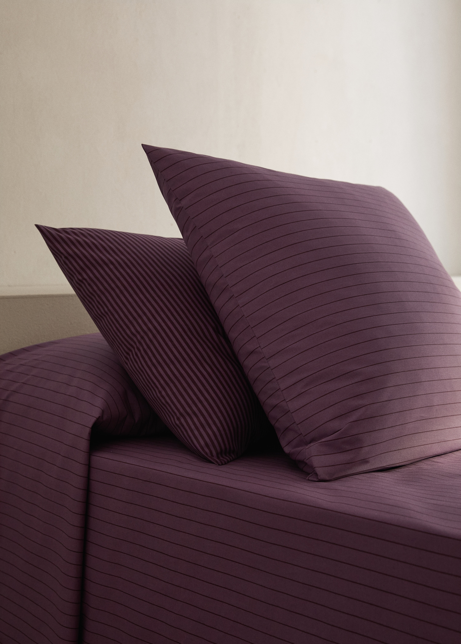 Two reversible percale cotton striped pillowcases 50x75 cm - General plane