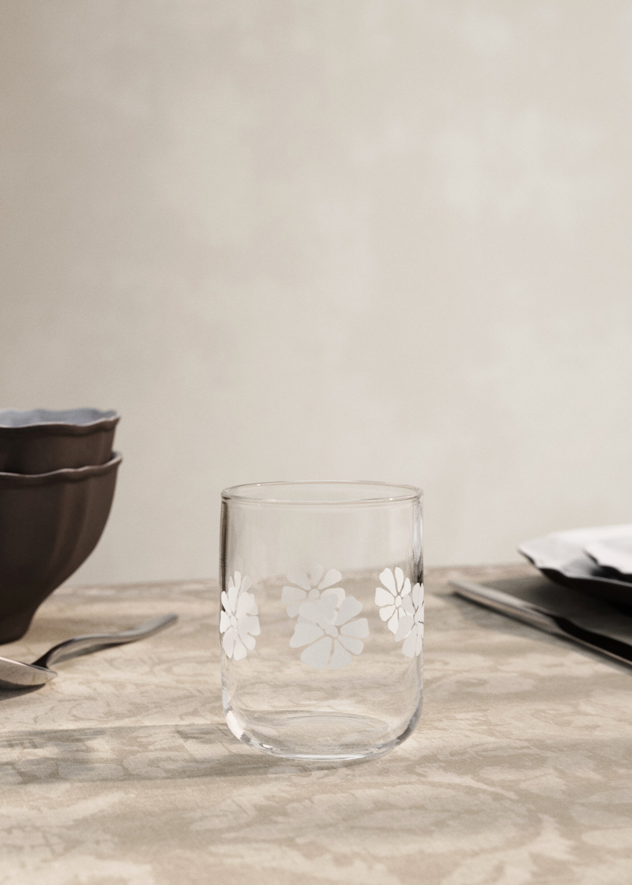 Decorative glass tumbler - General plane, Off White. Ref: 17023830-00.