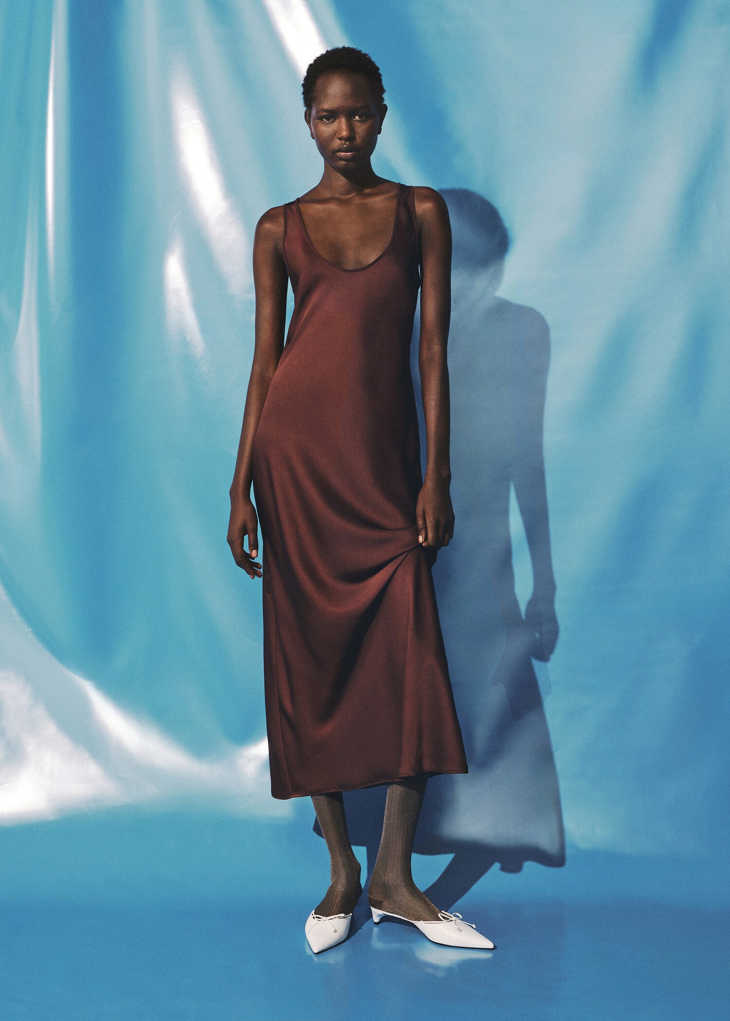 Long satin dress - General plane