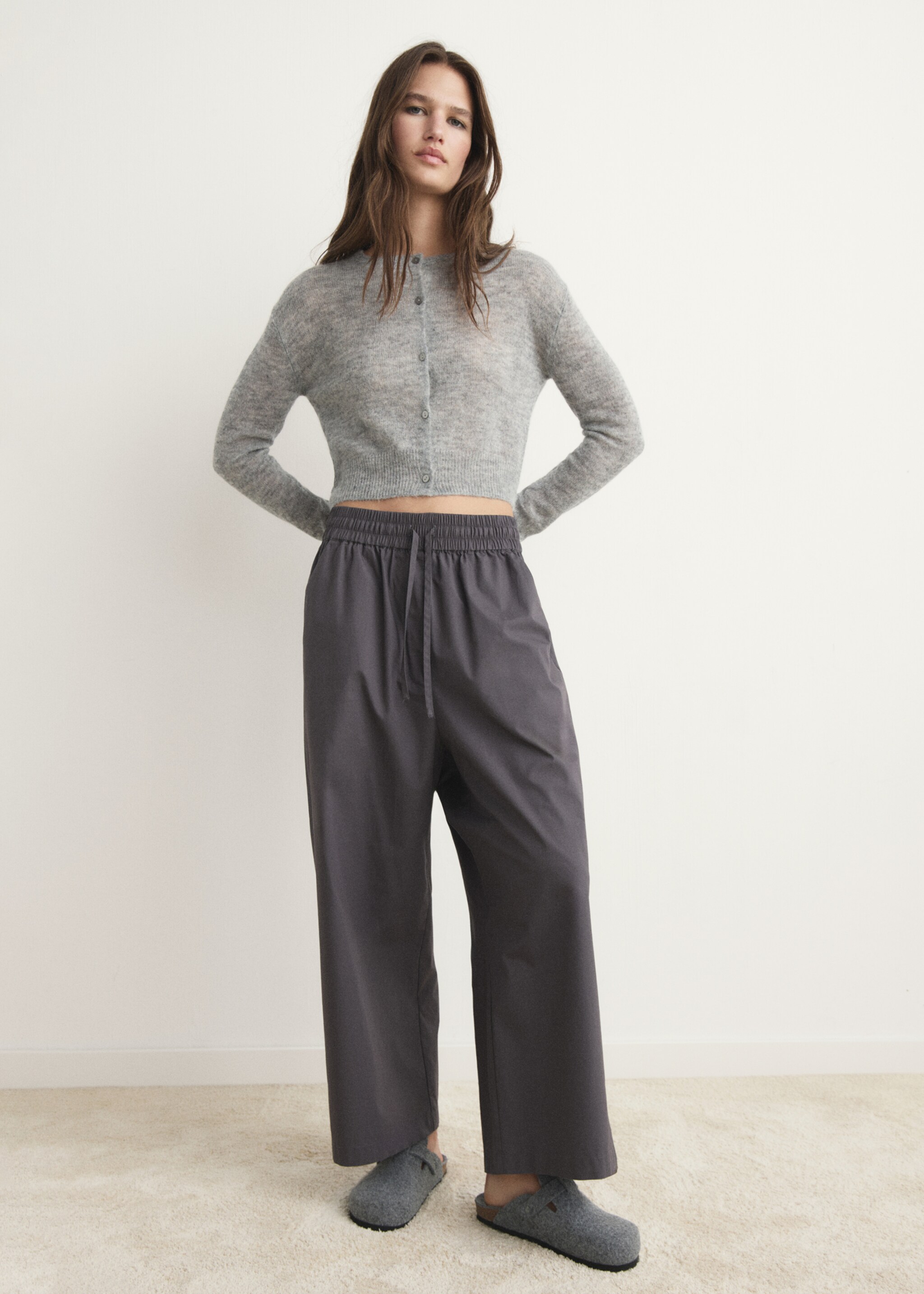 Cotton cropped trousers with pockets - General plane, Charcoal. Ref: 17024110-00.
