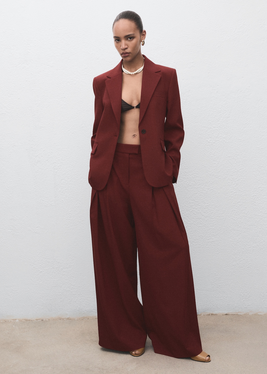 Wide-leg pleated suit pants