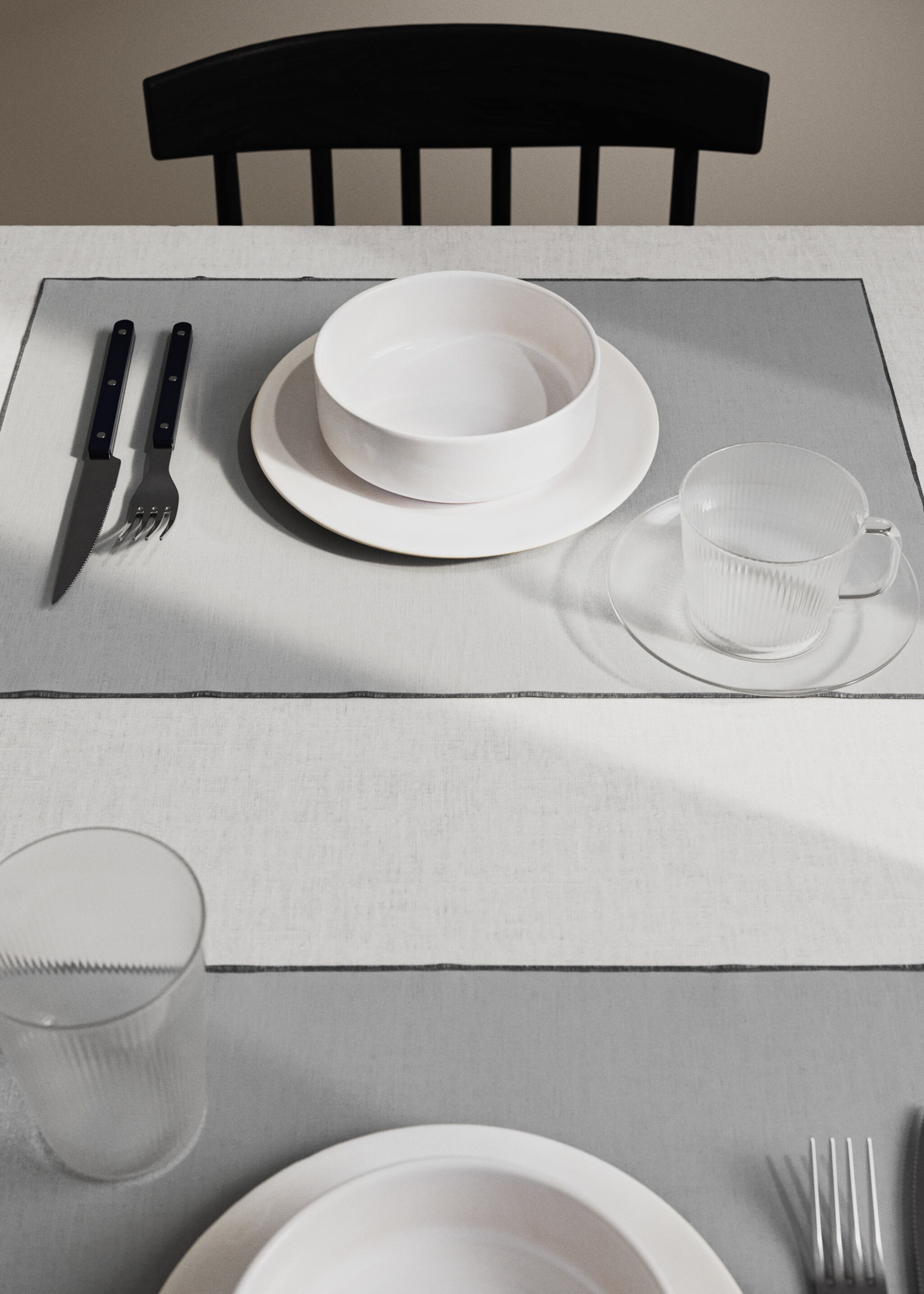 100% linen placemat with contrasting overlock stitching - General plane, Grey. Ref: 17024134-00.