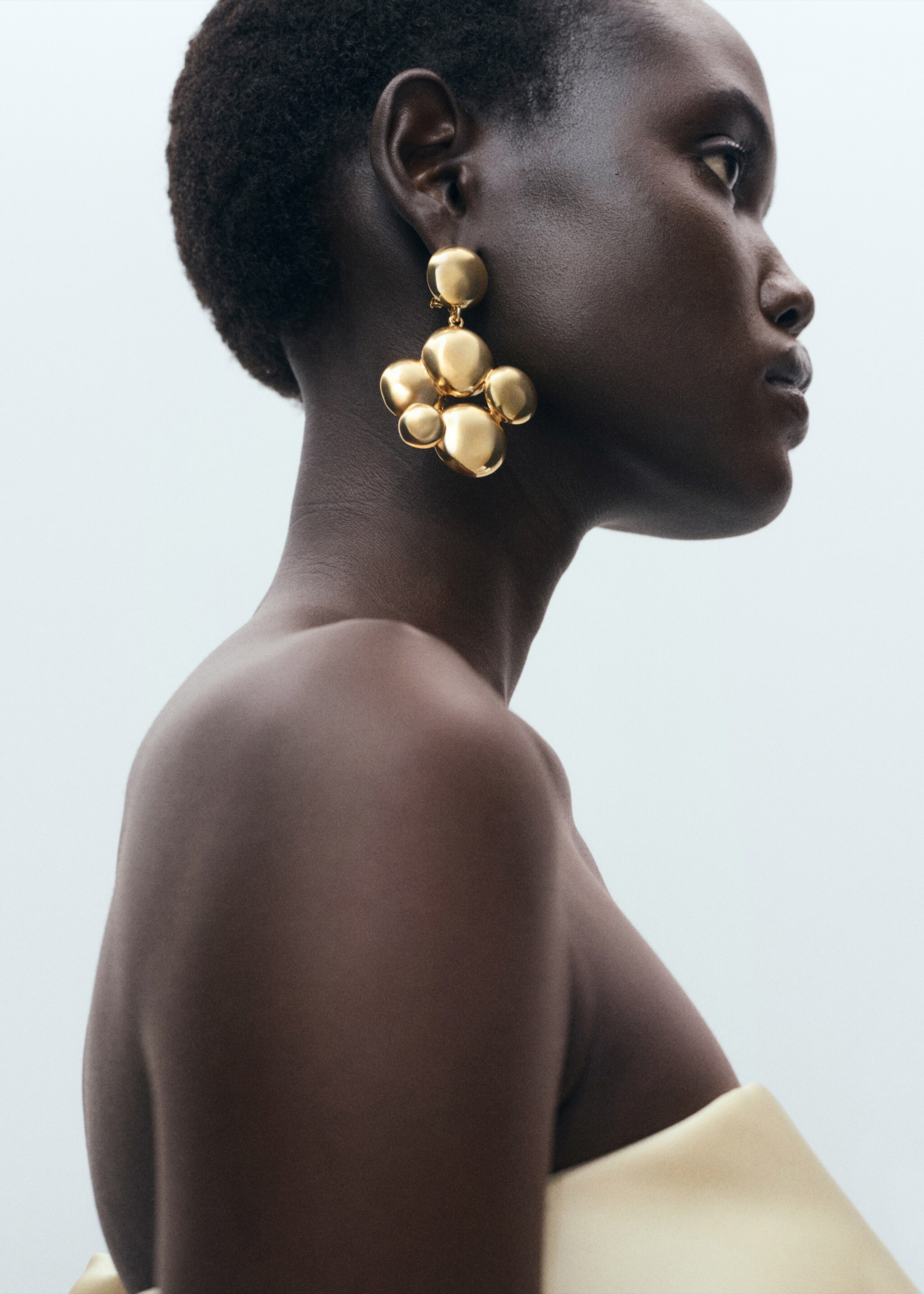 Round dangle earrings - General plane