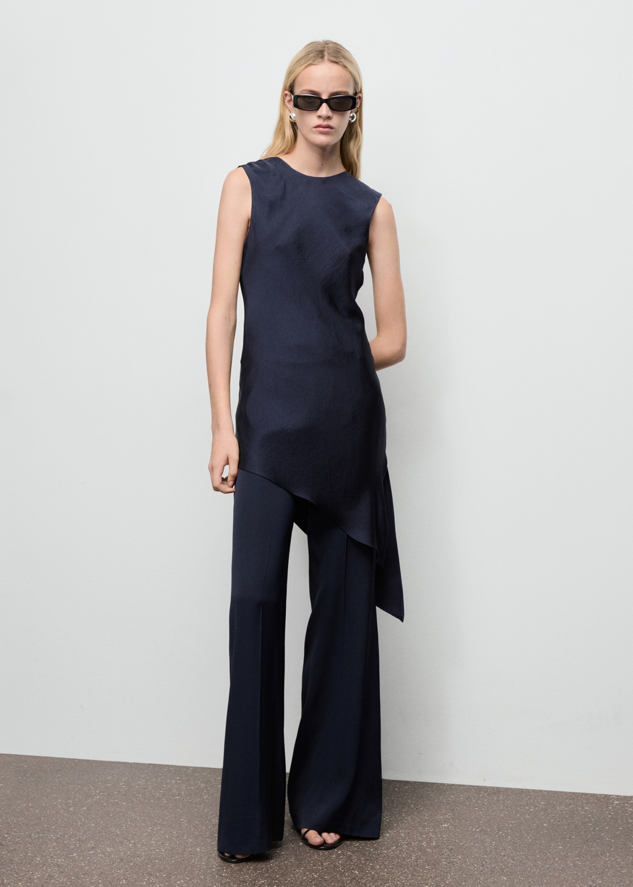 Asymmetrical satin top - General plane, Navy. Ref: 17024148-00.