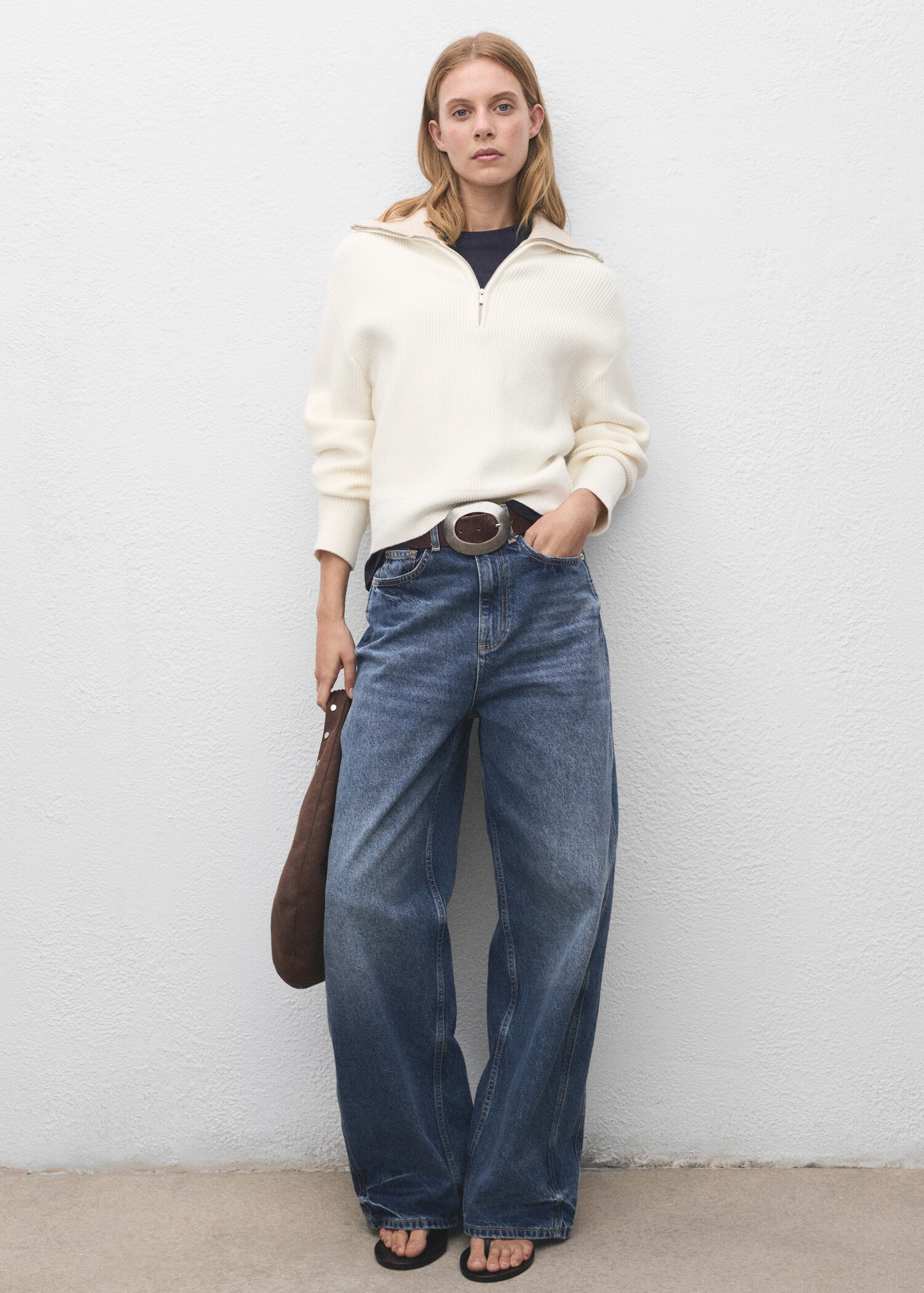 Contrast collar zipper sweater - General plane