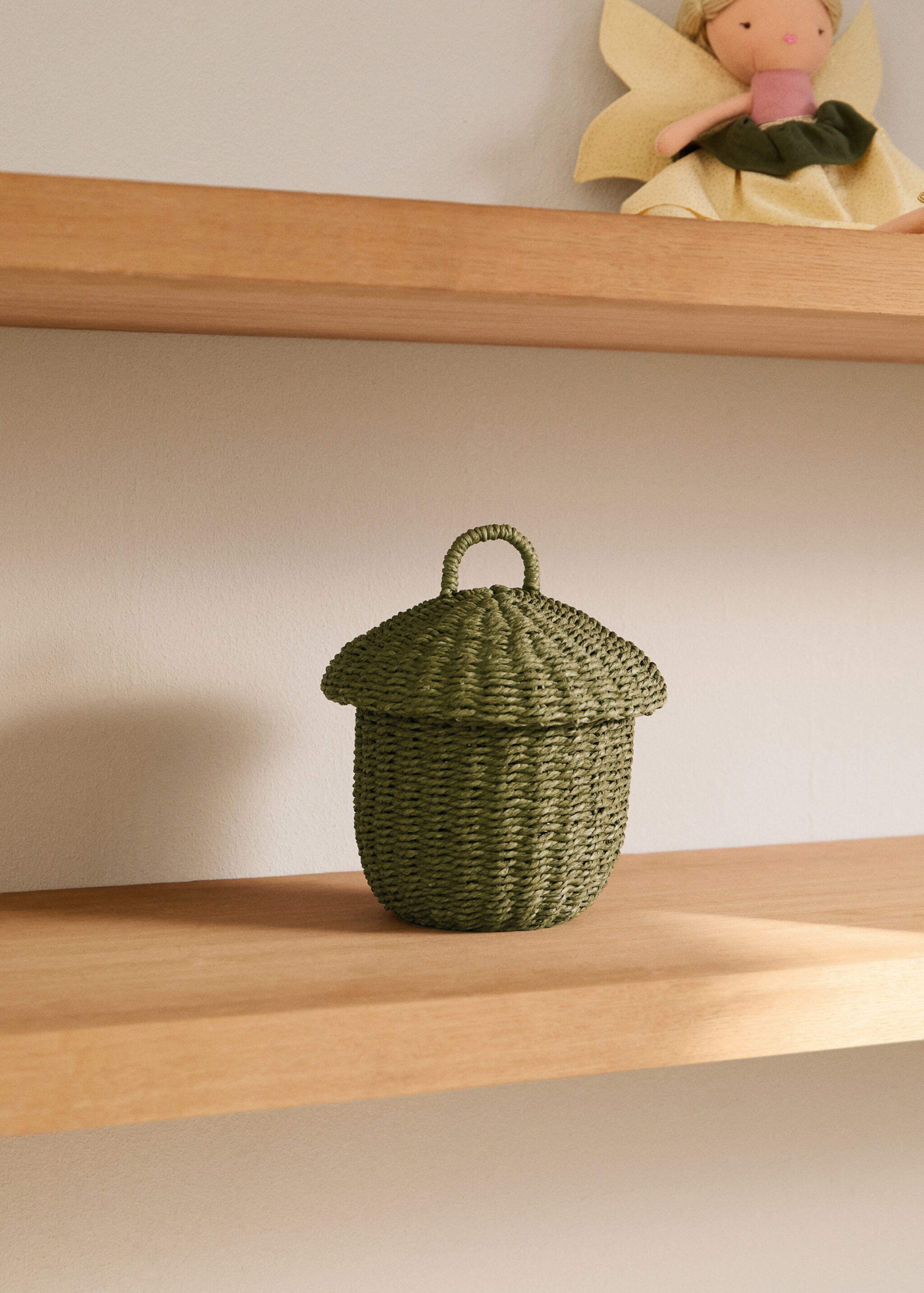 Children’s paper basket with acorn design - General plane
