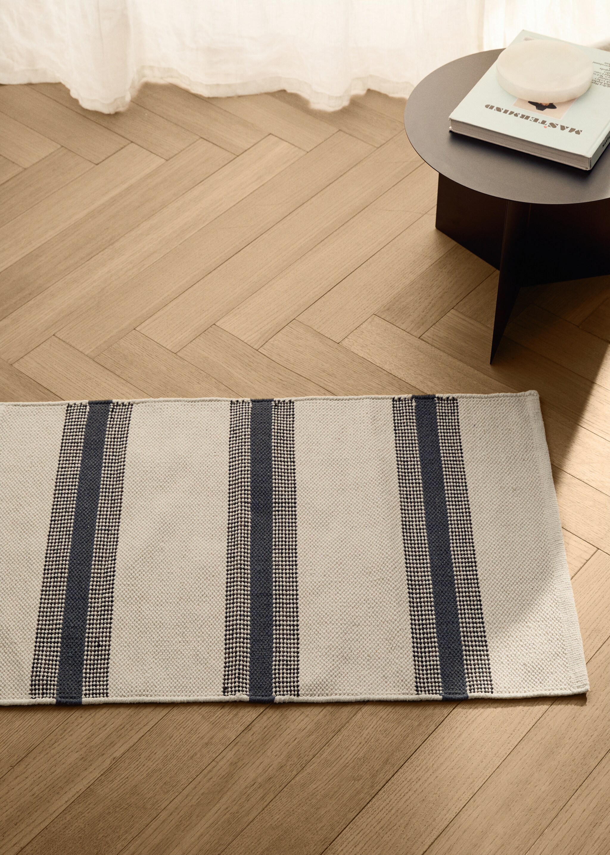 Catifa cotó disseny ratlles - Pla general, Blau nit. Ref: 17024786-00.