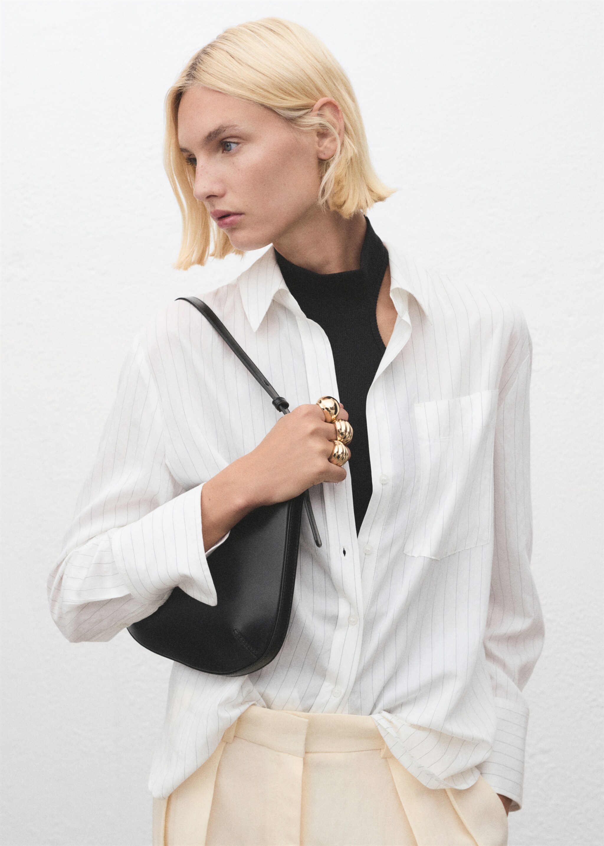 Oval shoulder bag - General plane, Black. Ref: 17024787-00.
