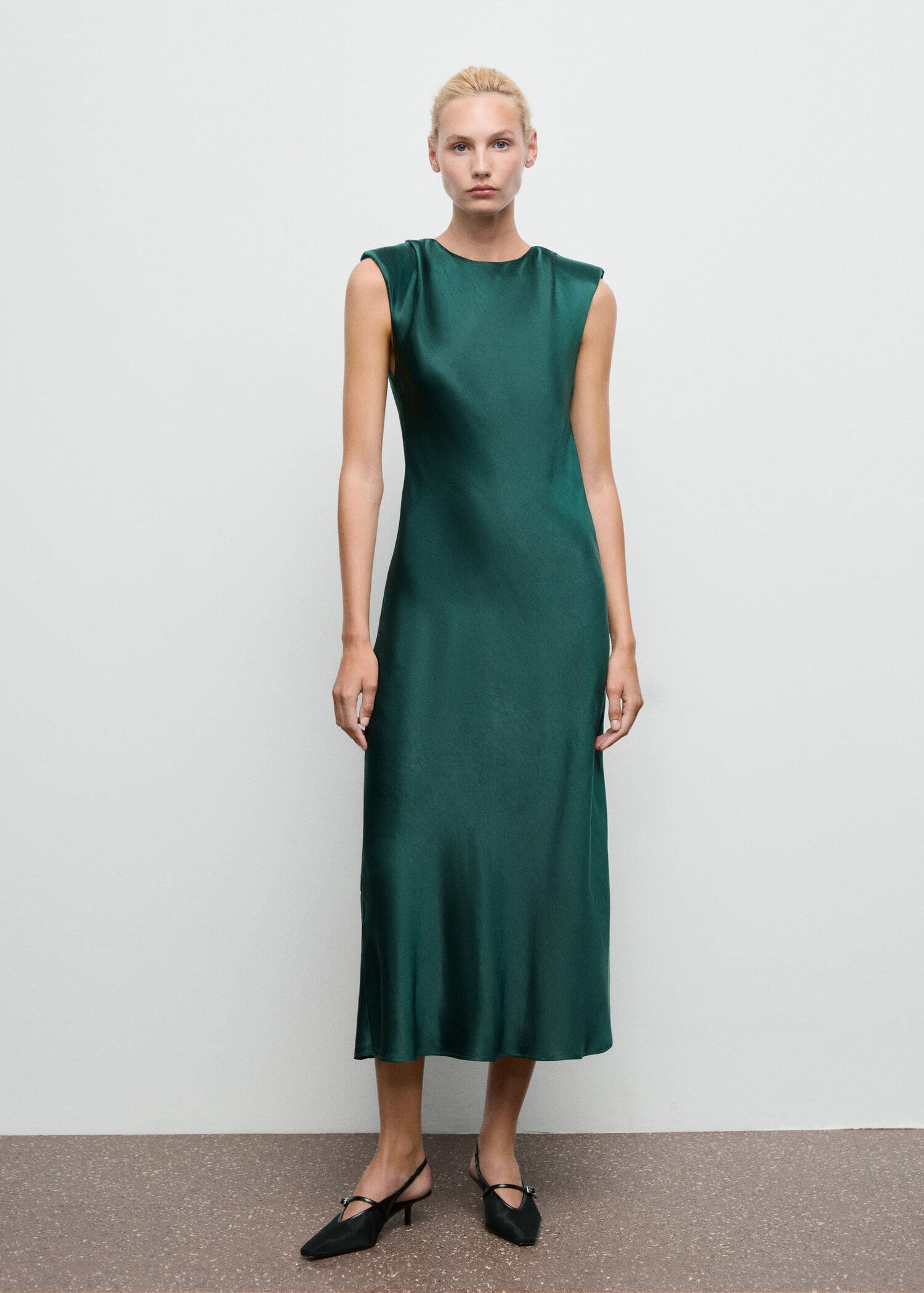 Fitted satin dress - General plane