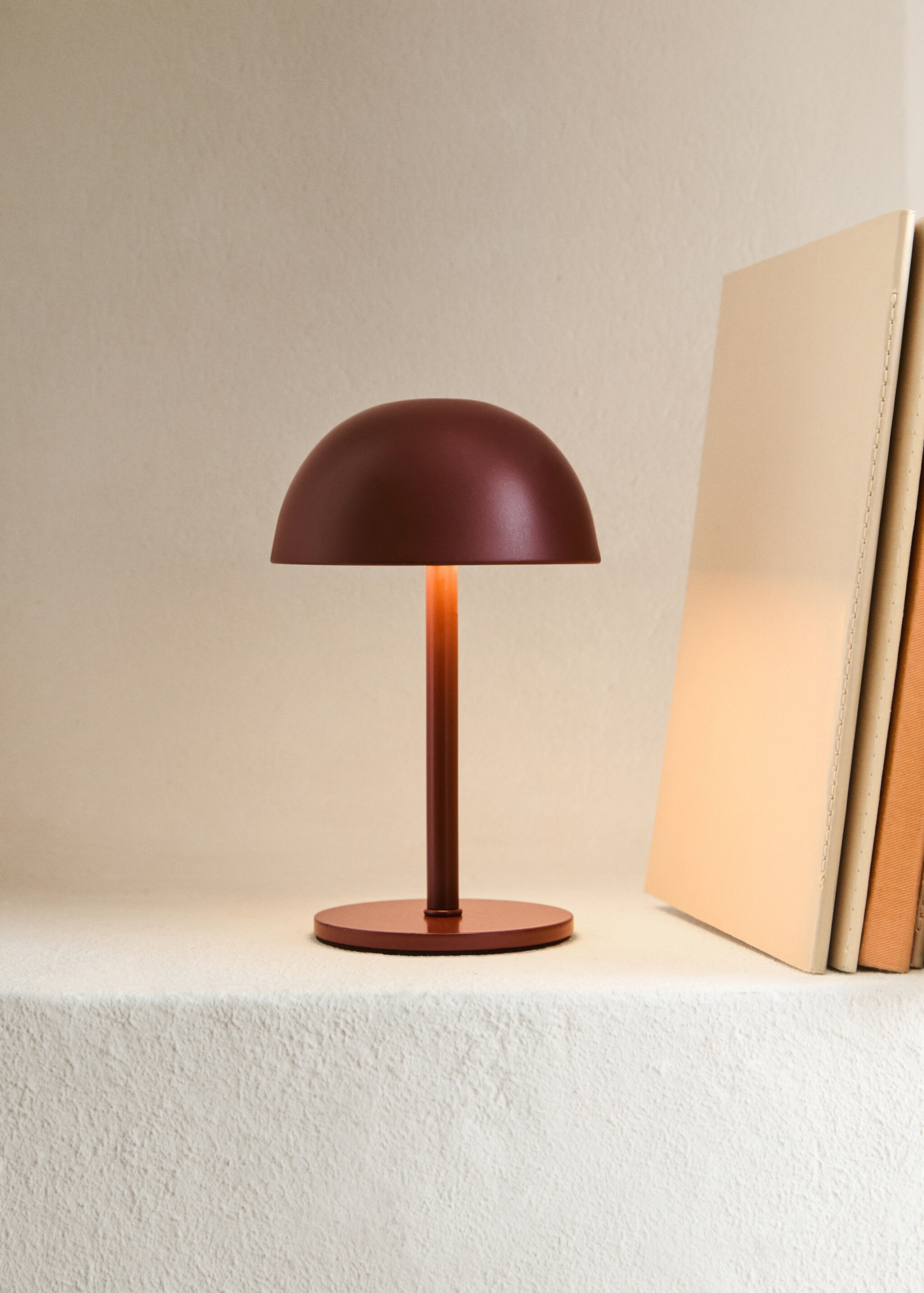 Metalltischlampe mit Touch-Funktion - Allgemeine Ansicht, Granatrot. Ref: 17026726-00.