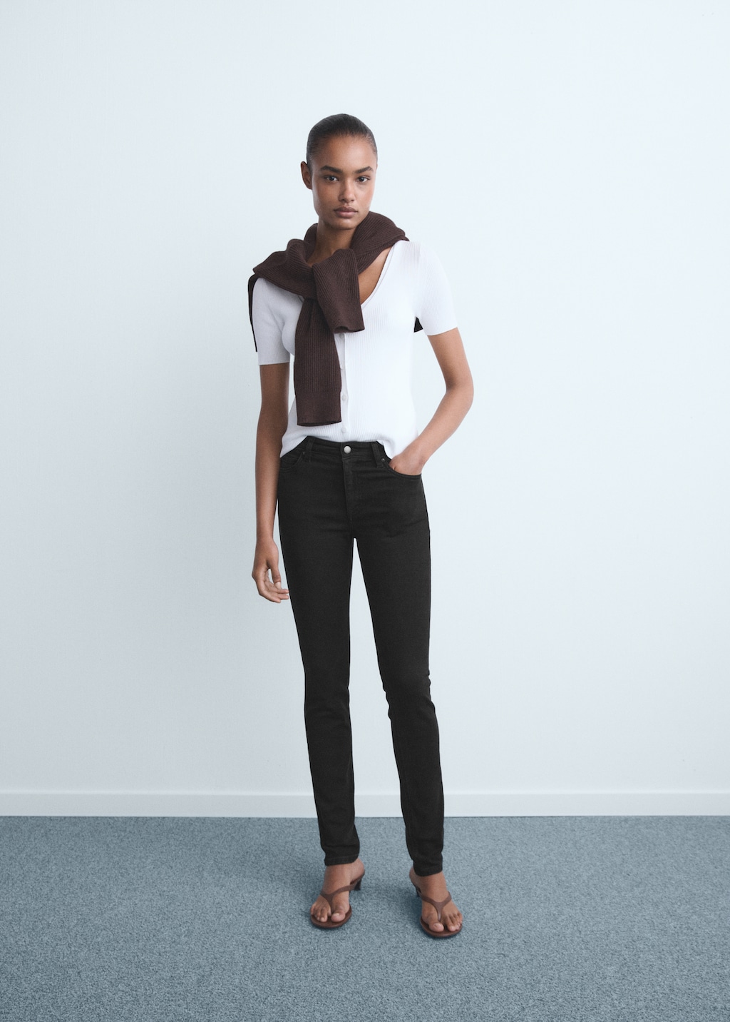 Mid-rise skinny jeans