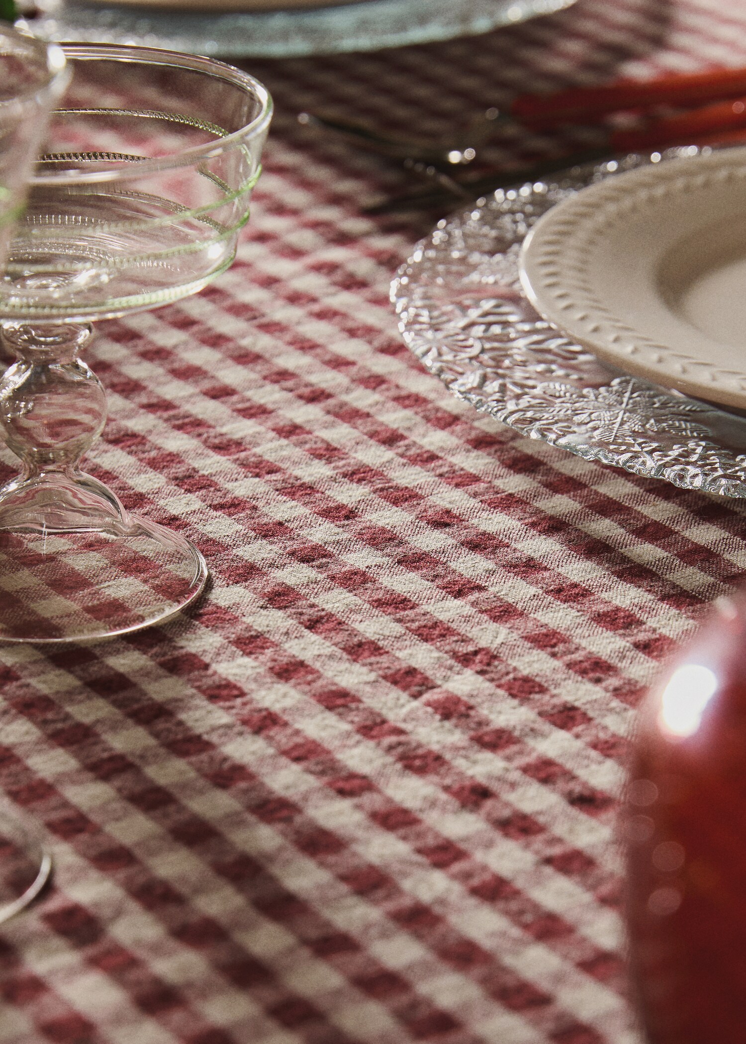 Gingham check linen tablecloth for 8 to 10 diners - General plane