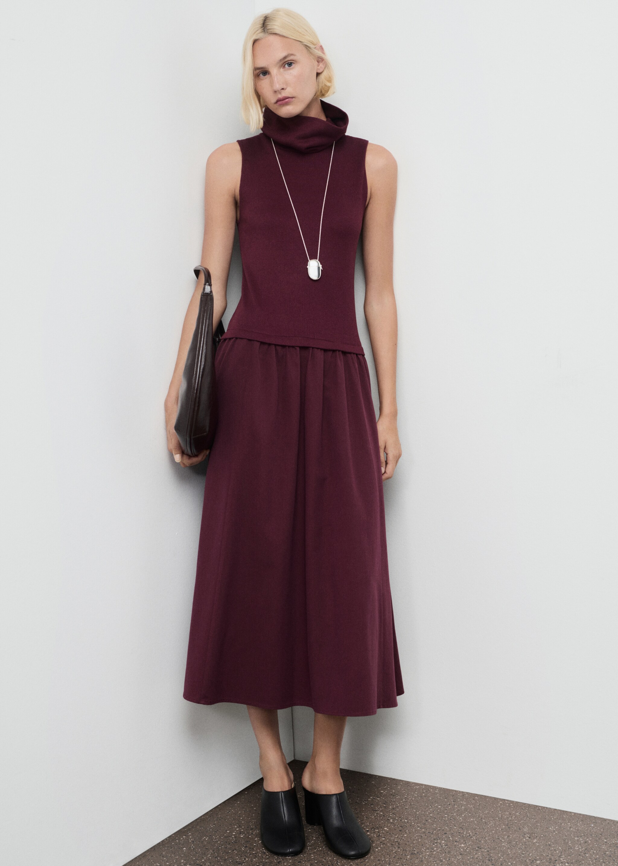 Dress with combined funnel neck - General plane, Burgundy. Ref: 17027810-00.