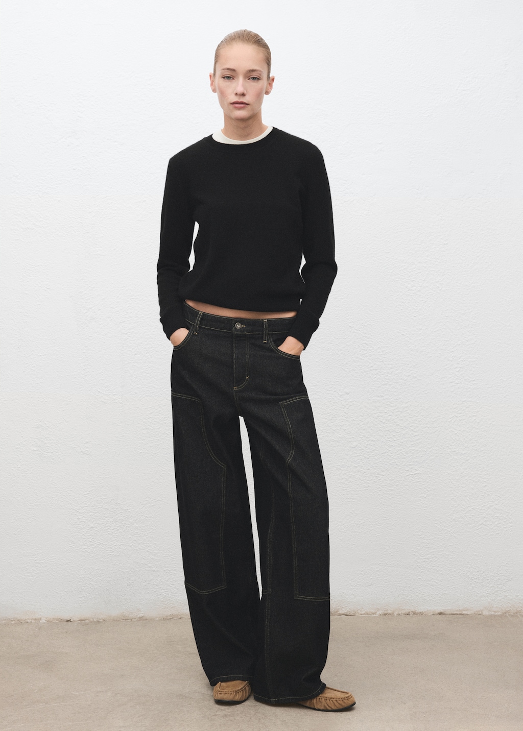 Barrel jeans with patches