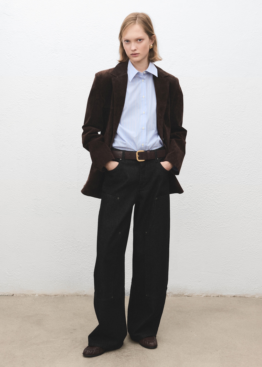 Barrel jeans with patches