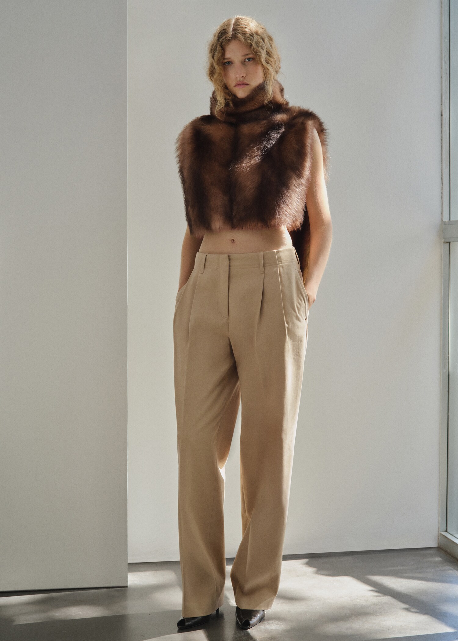 Straight-leg pleated denim trousers - General plane