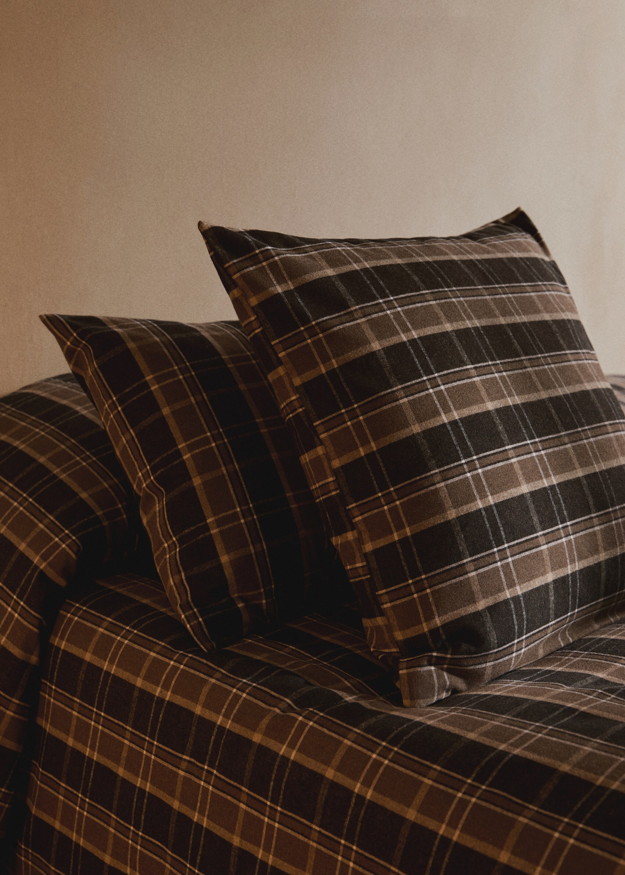 Cotton flannel pillowcase with melange threads and check print, 45 x 110 cm - General plane, Brown. Ref: 17028278-00.