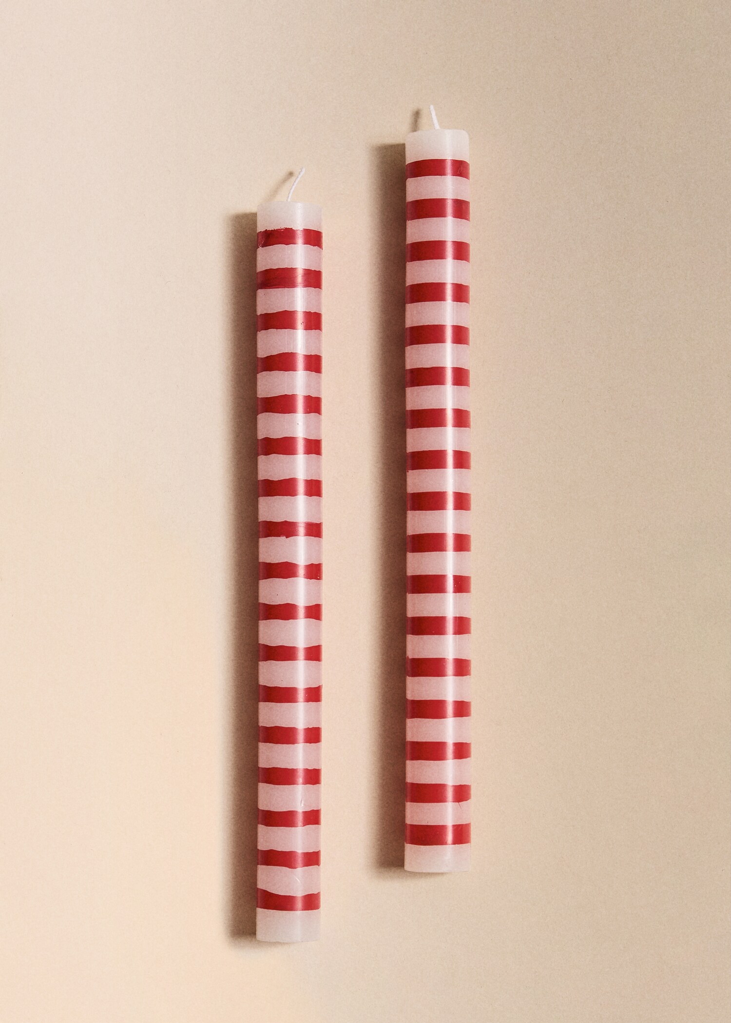Set of two decorative striped candles - General plane