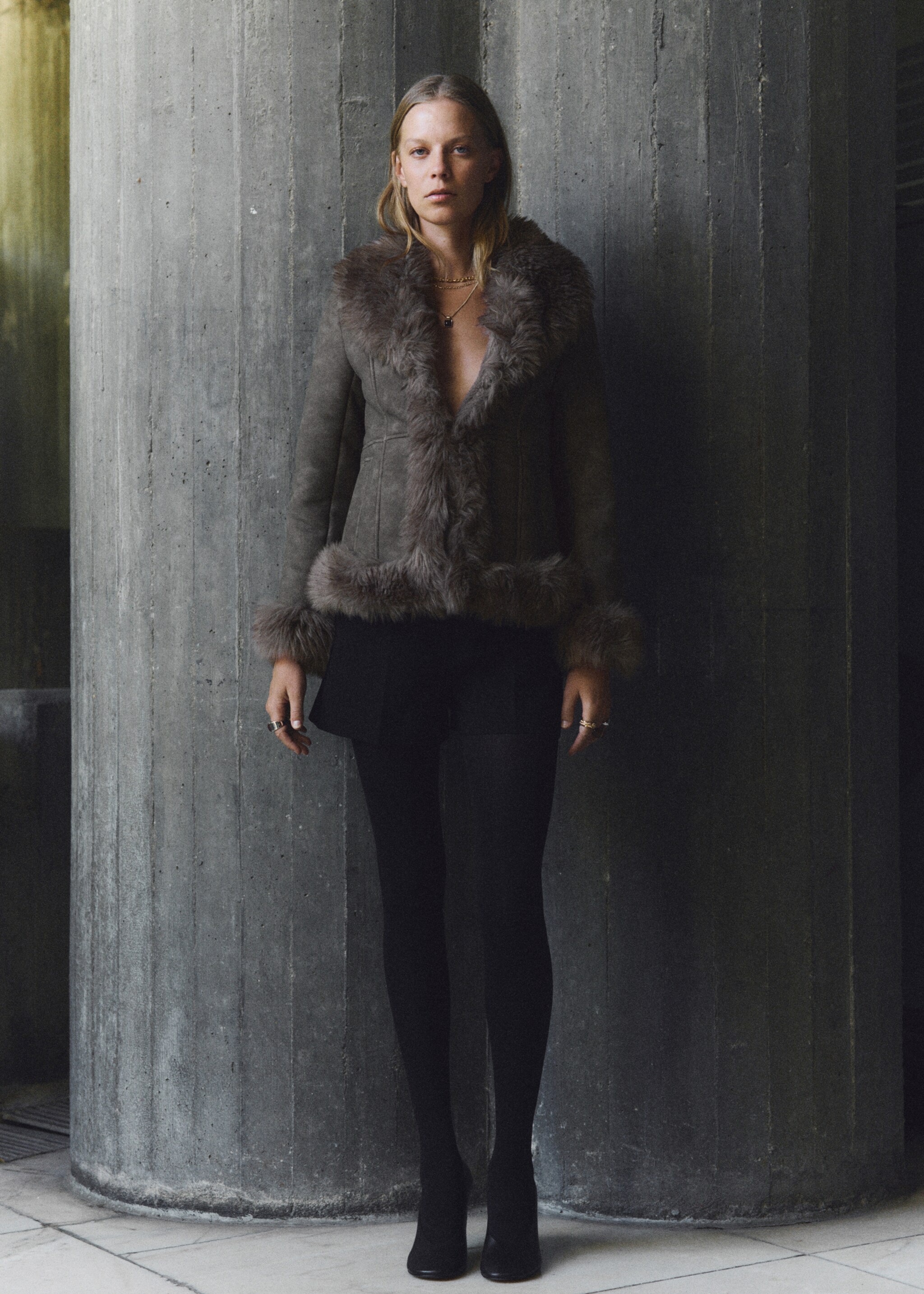 Chaqueta efecto ante pelo - Plano general, Gris. Ref: 17028635-00.