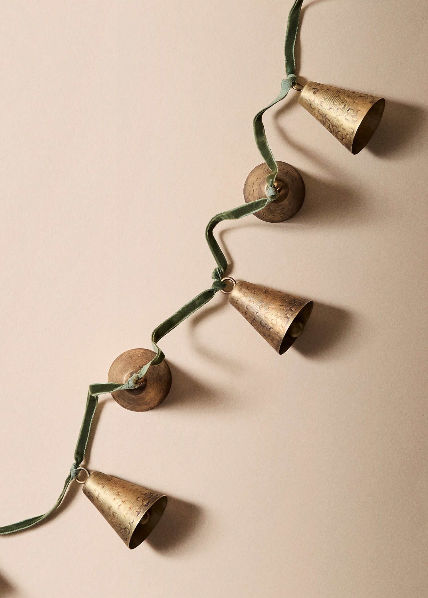 Decorative bell garland - General plane