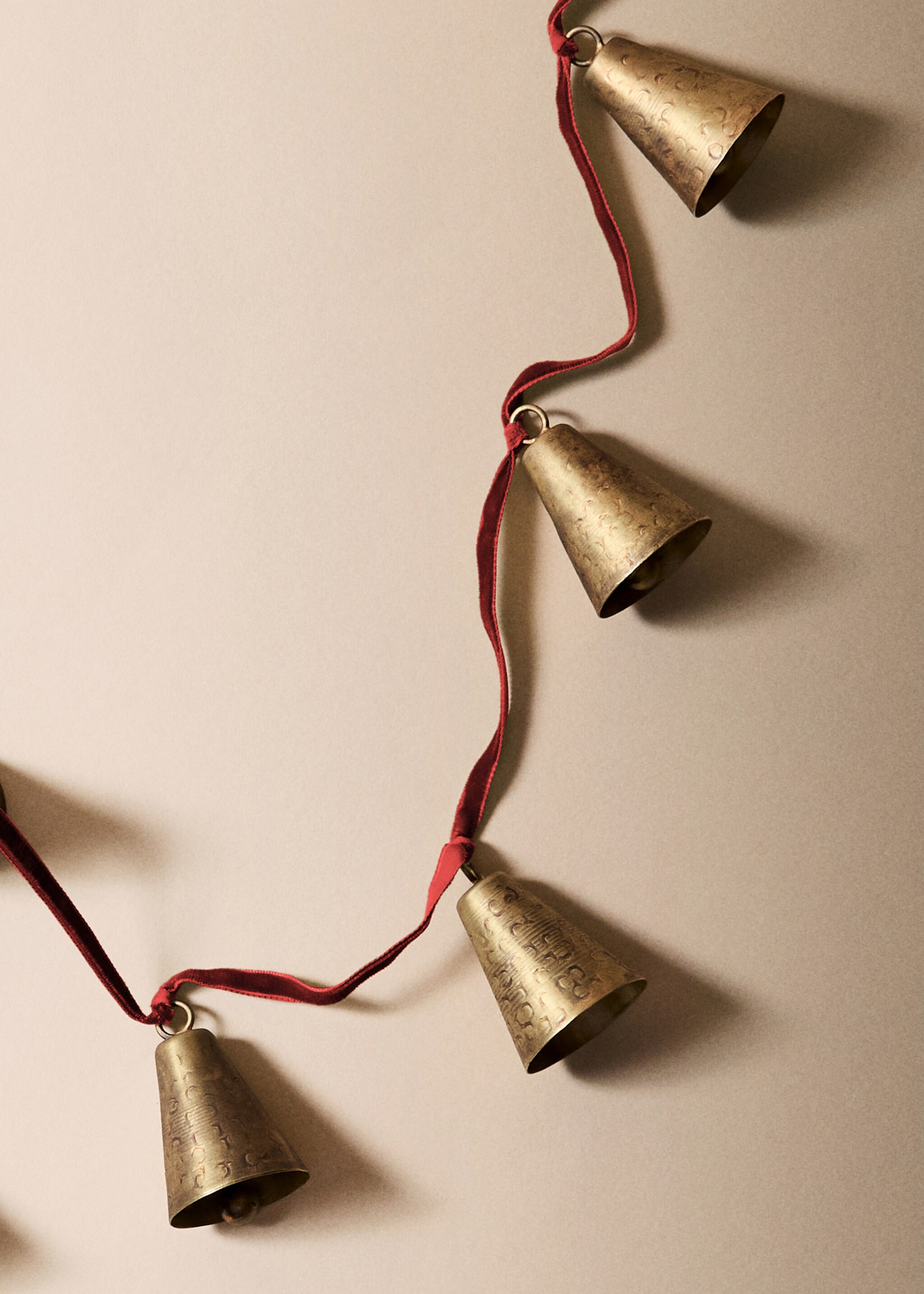 Decorative bell garland - General plane, Red. Ref: 17029095-00.