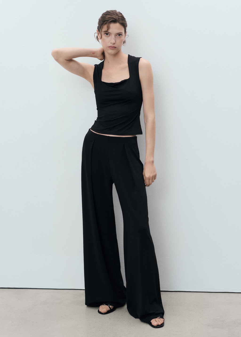 Fitted top with wide straps - image 2