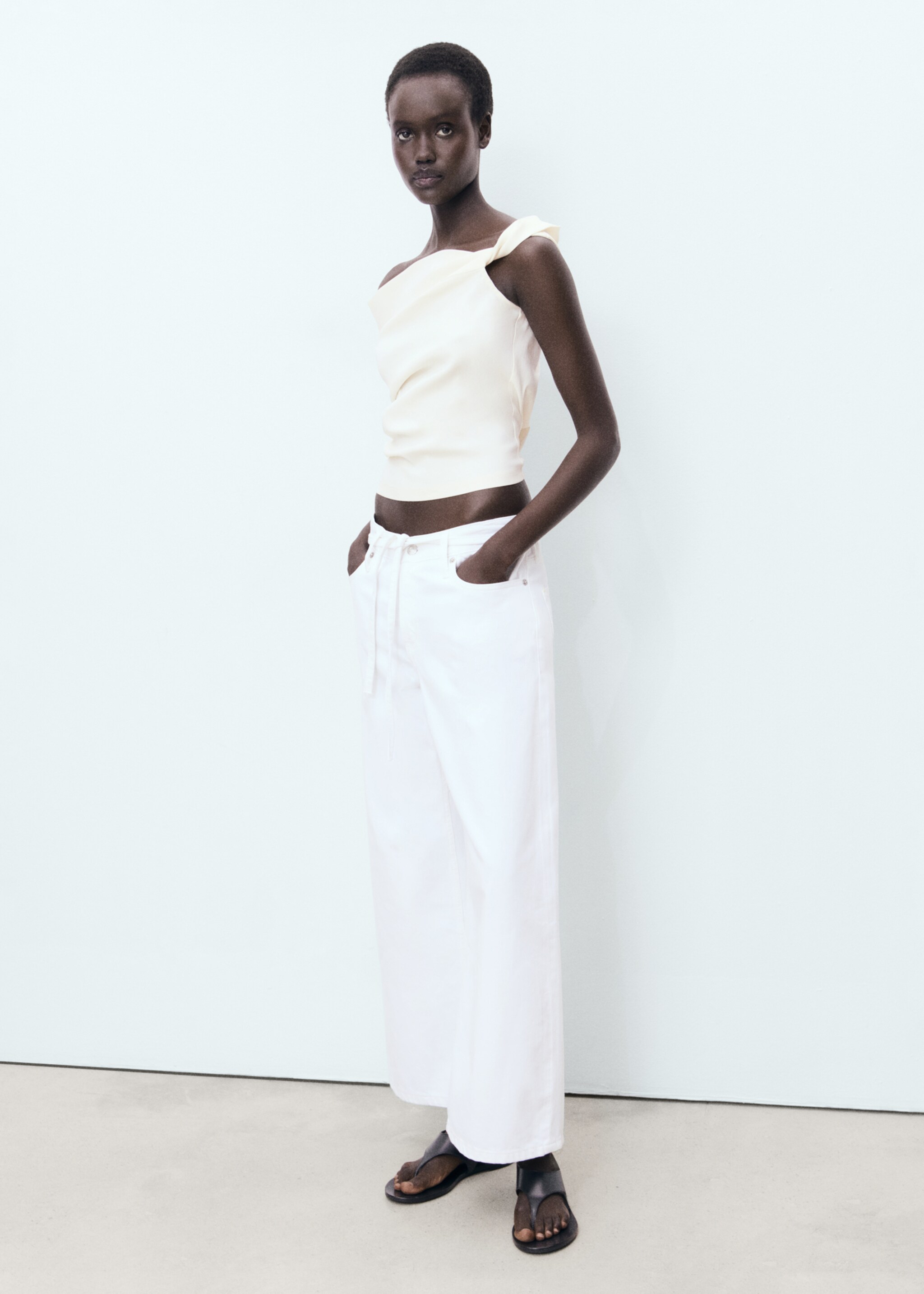 Asymmetrical strapless top - General plane