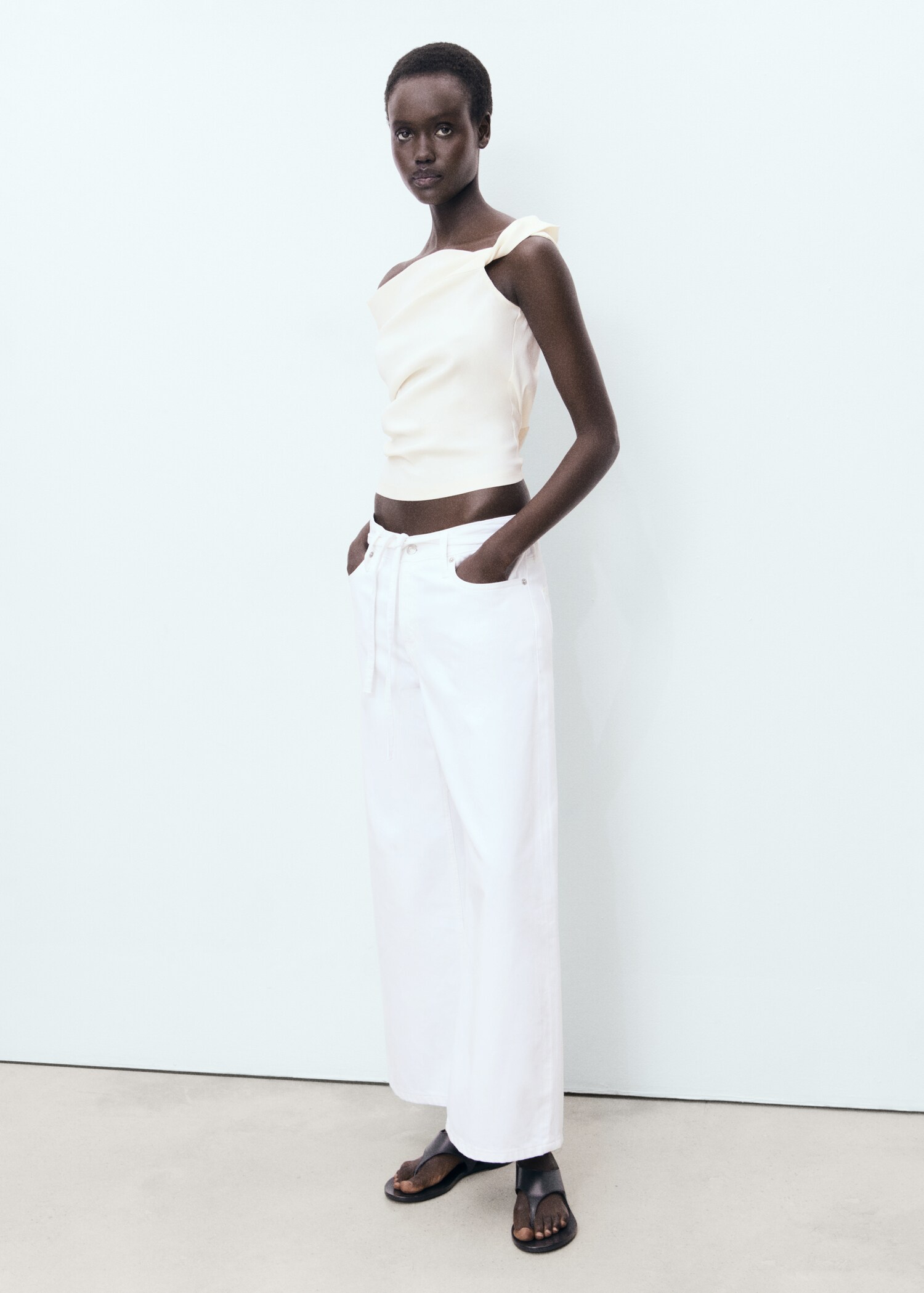 Asymmetrical strapless top - General plane