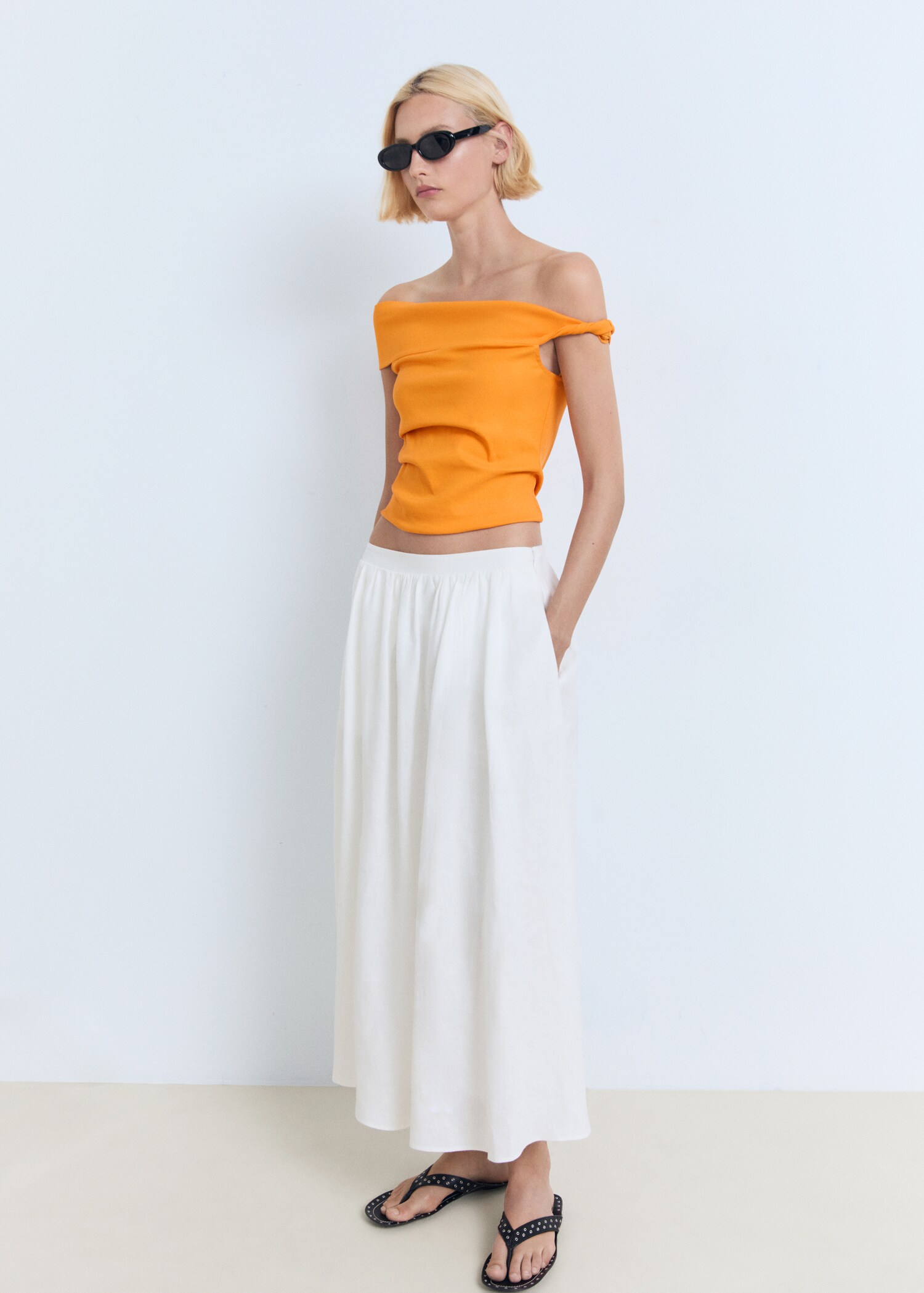 Asymmetrical strapless top - General plane