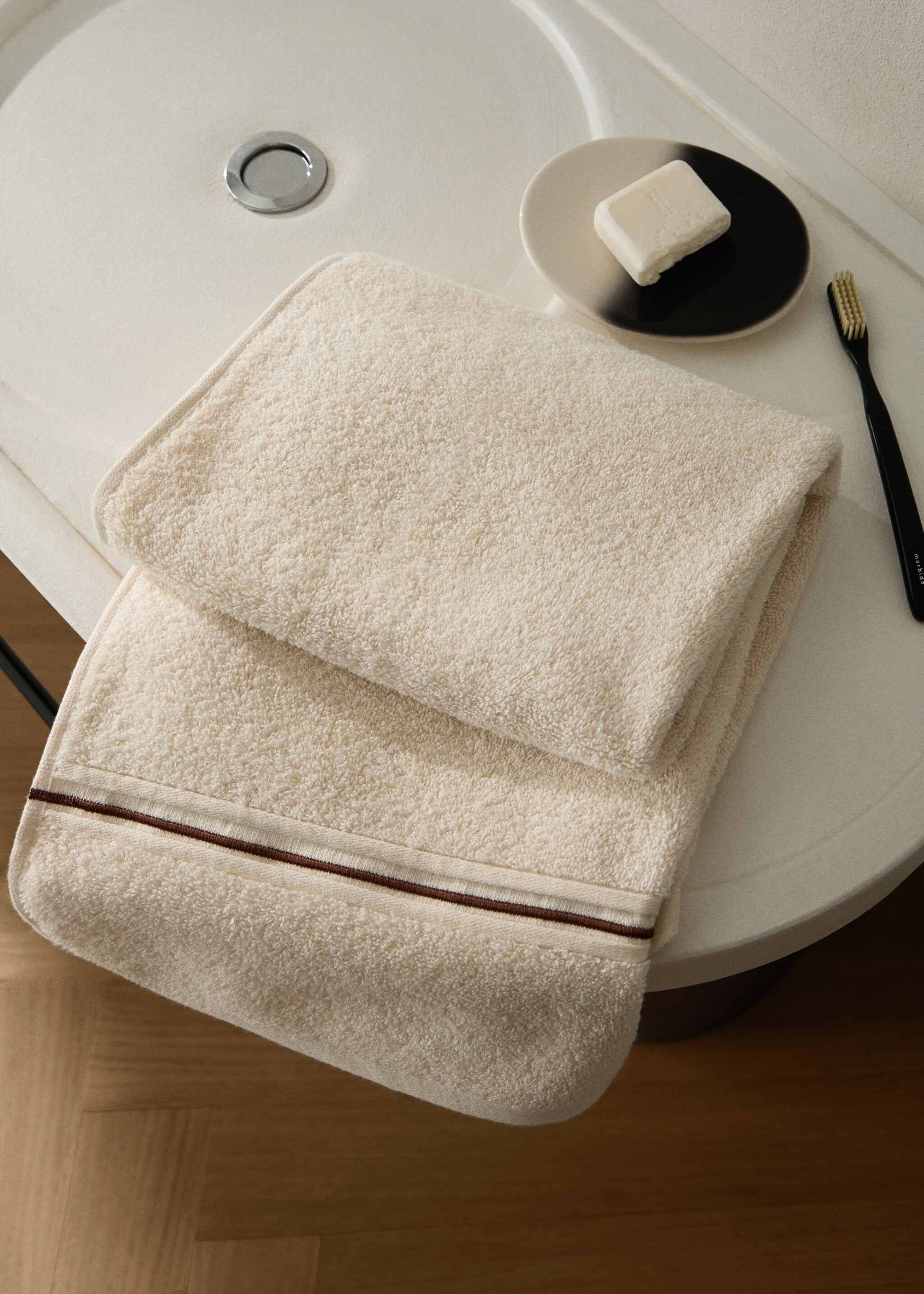 Cotton hand towel with embroidered scalloped edge - General plane, Ecru. Ref: 17031575-00.