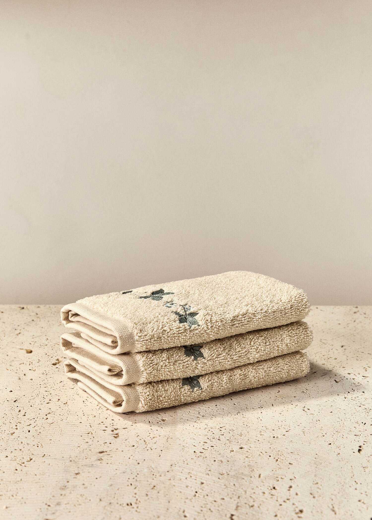 Pack of 3 towels with embroidered flower - General plane